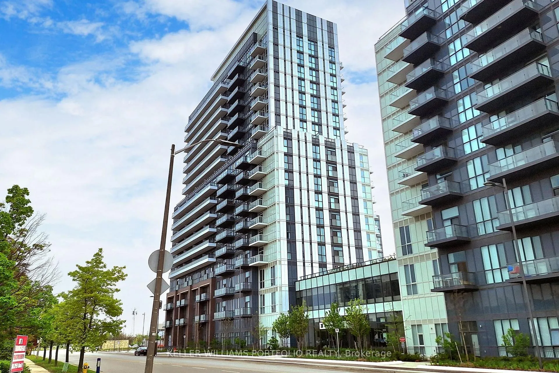 Photo 3 of Unit 920, 38 Honeycrisp Crescent, Vaughan, Vaughan Corporate Centre — HOMEH