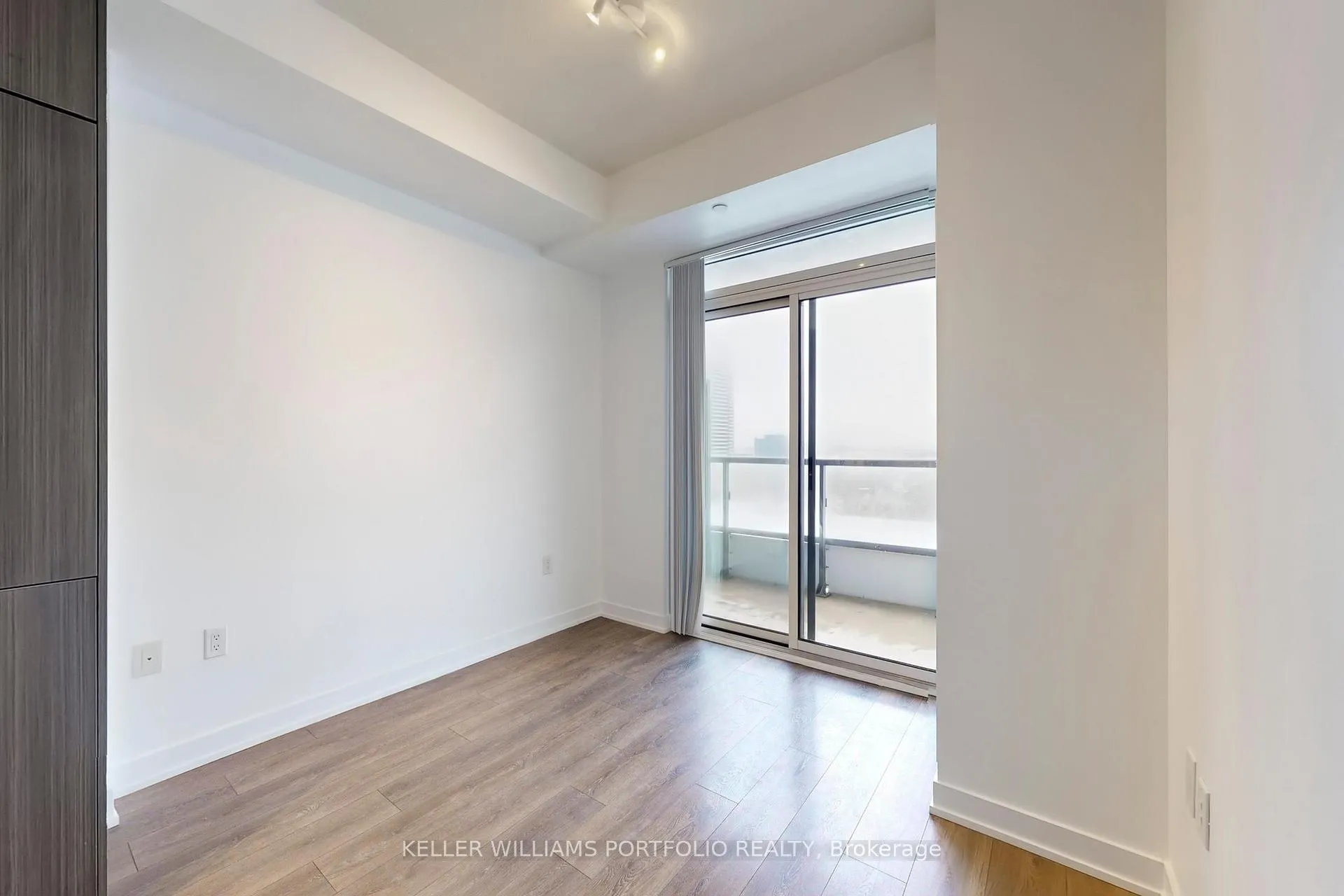 Photo 12 of Unit 920, 38 Honeycrisp Crescent, Vaughan, Vaughan Corporate Centre — HOMEH