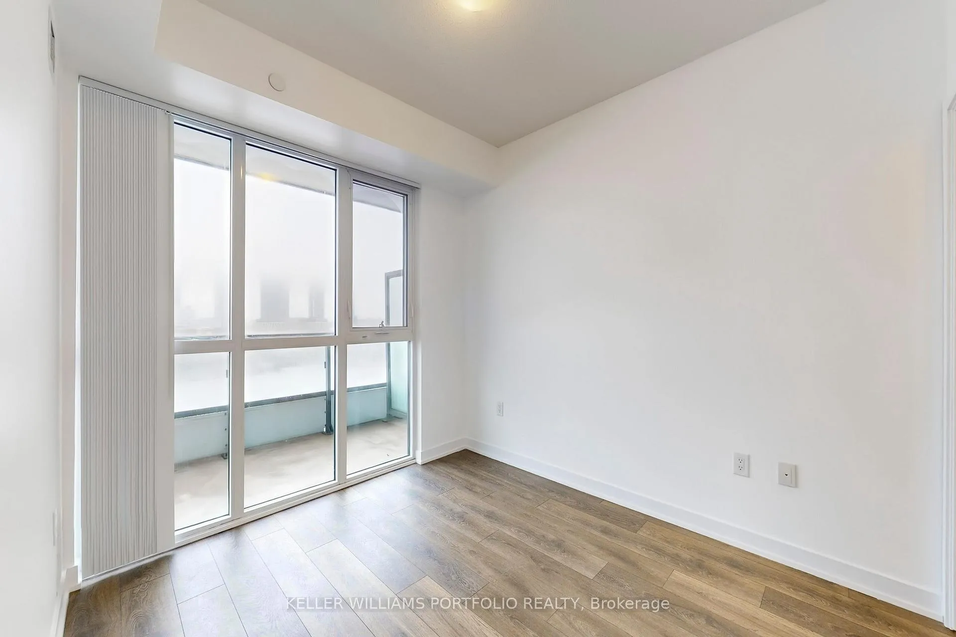 Photo 15 of Unit 920, 38 Honeycrisp Crescent, Vaughan, Vaughan Corporate Centre — HOMEH