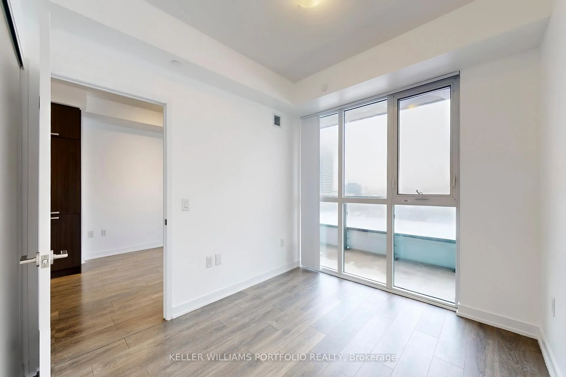 Photo 16 of Unit 920, 38 Honeycrisp Crescent, Vaughan, Vaughan Corporate Centre — HOMEH