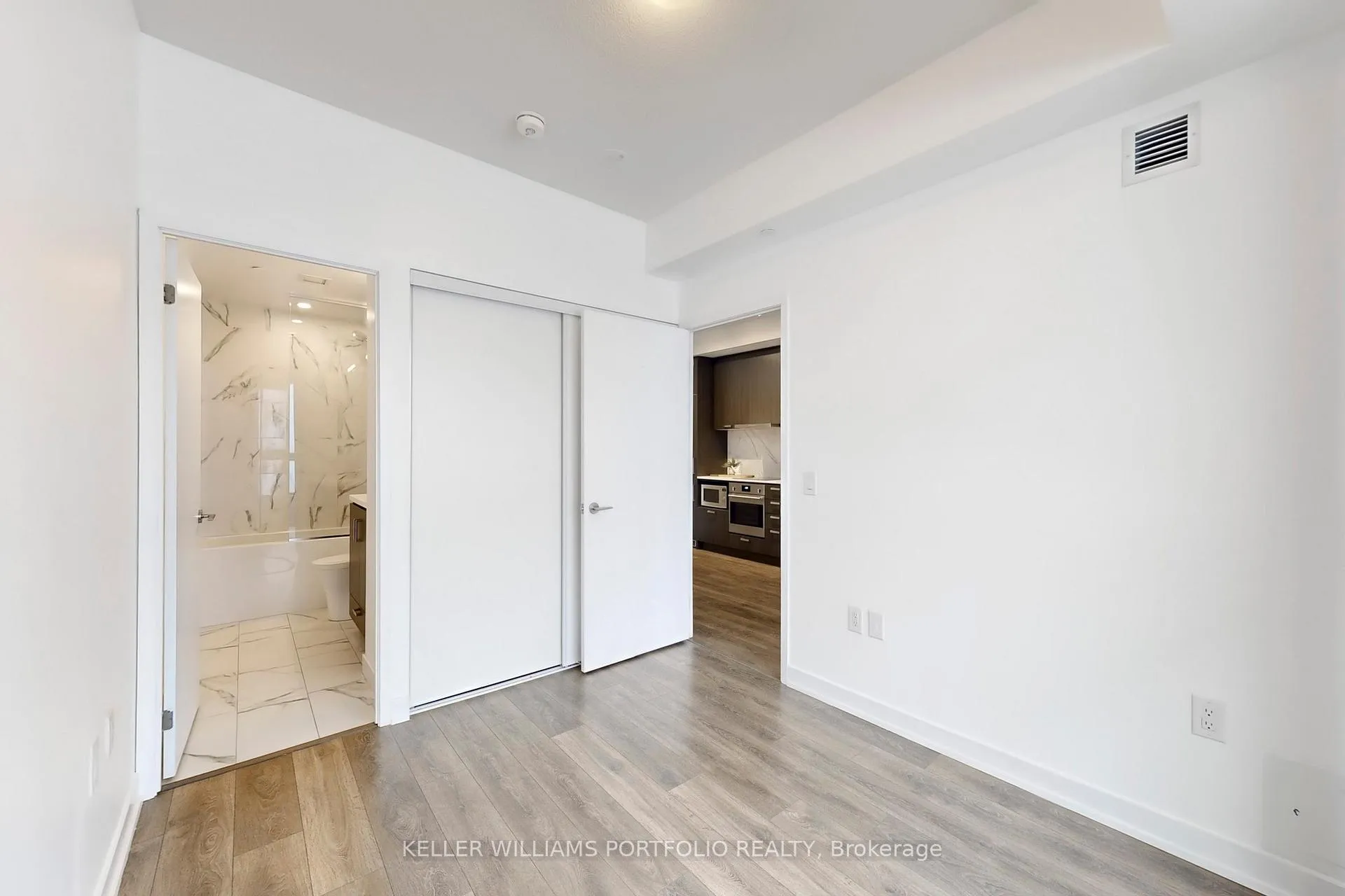 Photo 17 of Unit 920, 38 Honeycrisp Crescent, Vaughan, Vaughan Corporate Centre — HOMEH