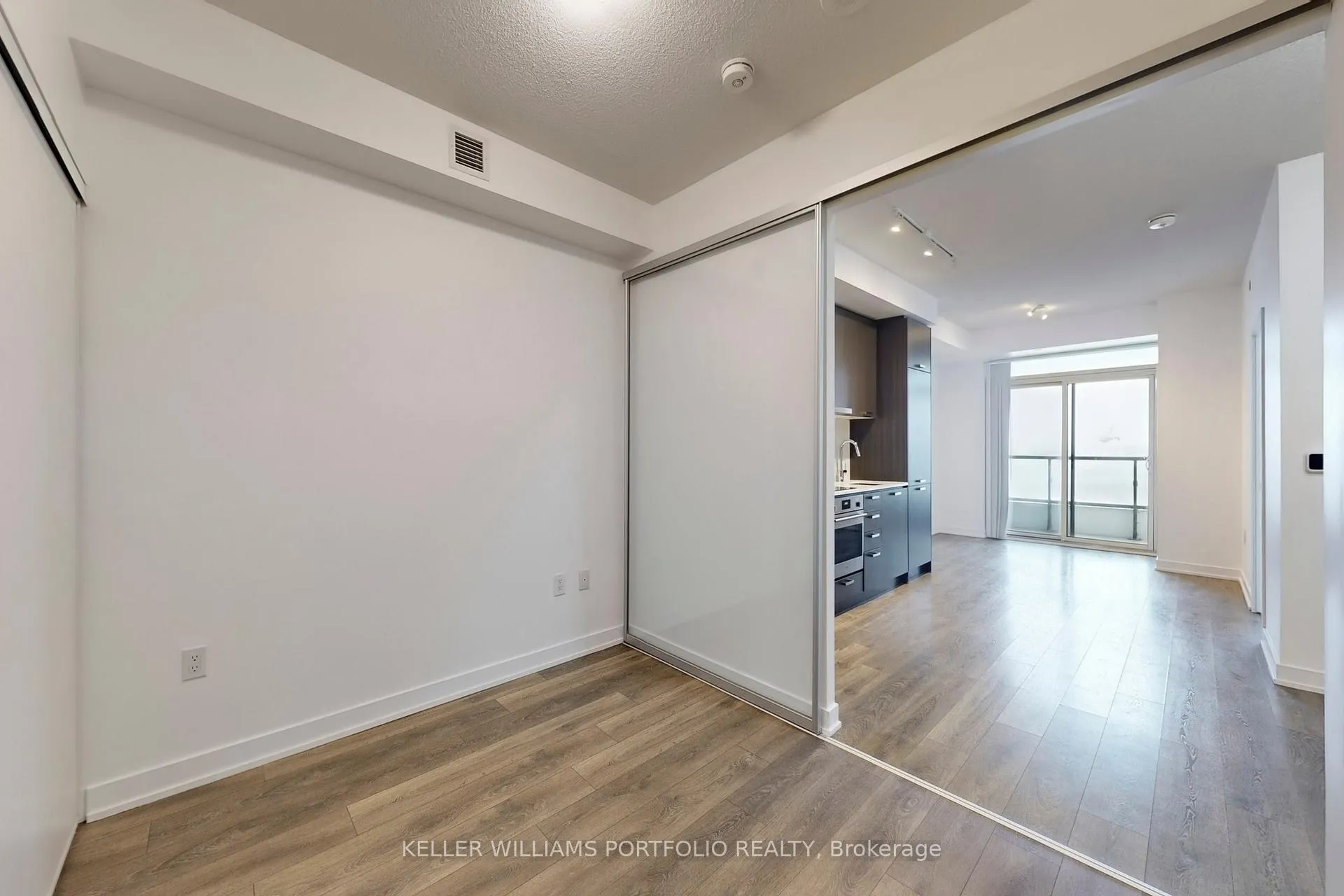 Photo 19 of Unit 920, 38 Honeycrisp Crescent, Vaughan, Vaughan Corporate Centre — HOMEH