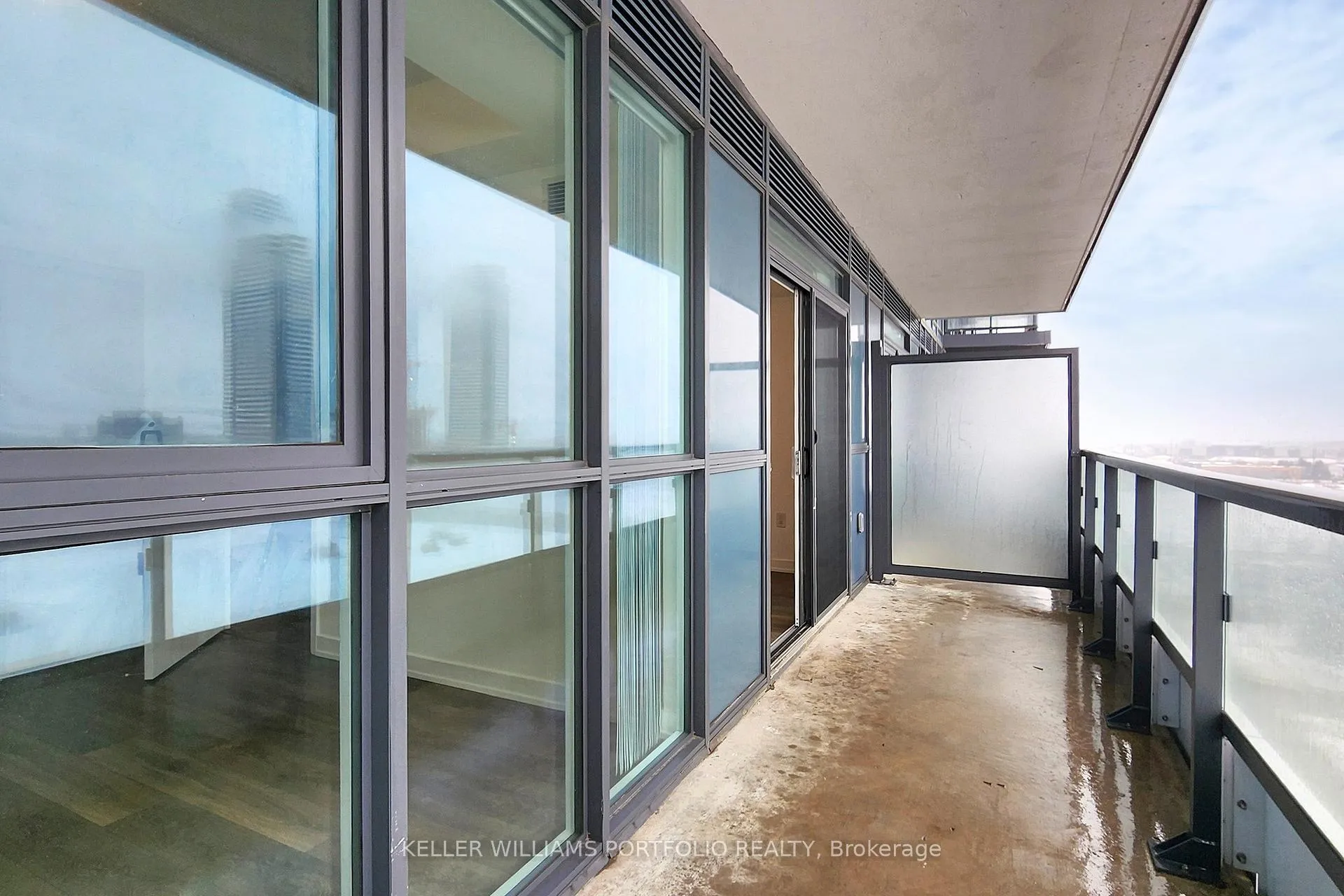 Photo 23 of Unit 920, 38 Honeycrisp Crescent, Vaughan, Vaughan Corporate Centre — HOMEH