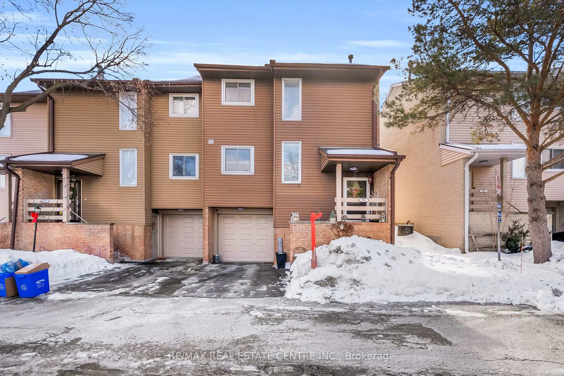 Photo 2 of 99 Lynden Circle, Halton Hills, Georgetown — HOMEH
