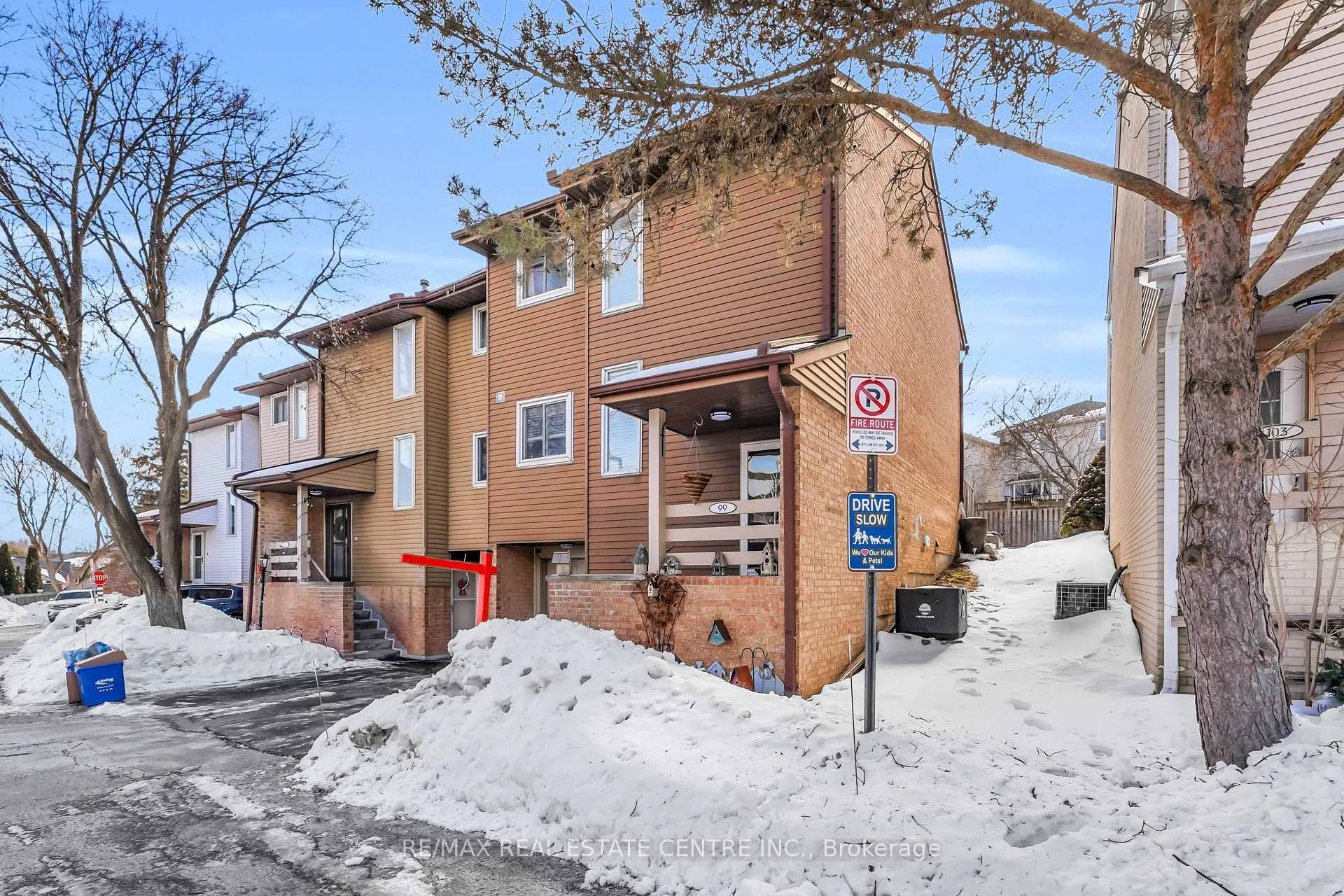 Photo 3 of 99 Lynden Circle, Halton Hills, Georgetown — HOMEH