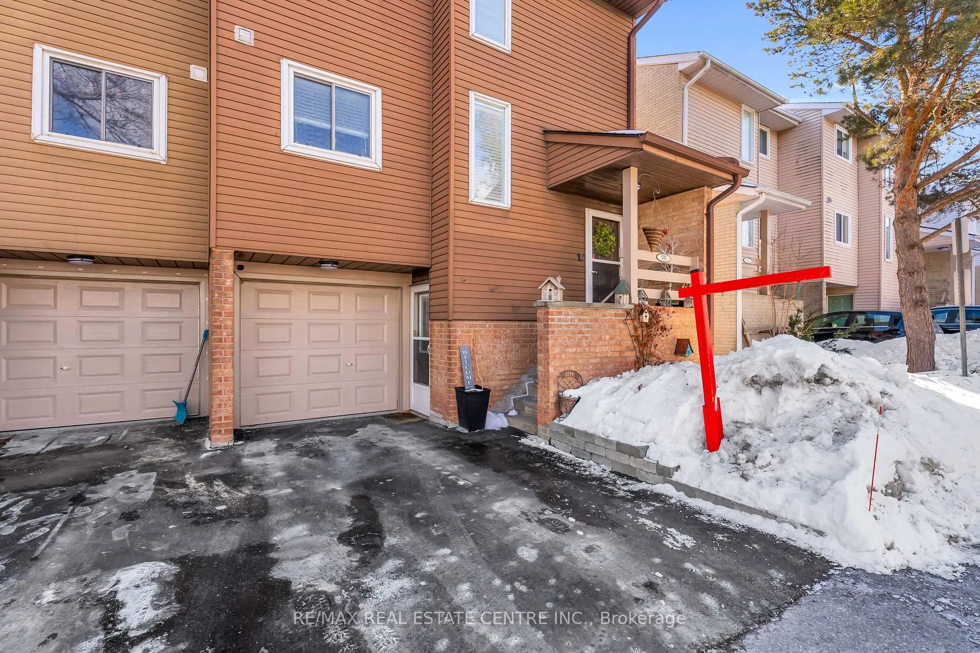 Photo 4 of 99 Lynden Circle, Halton Hills, Georgetown — HOMEH