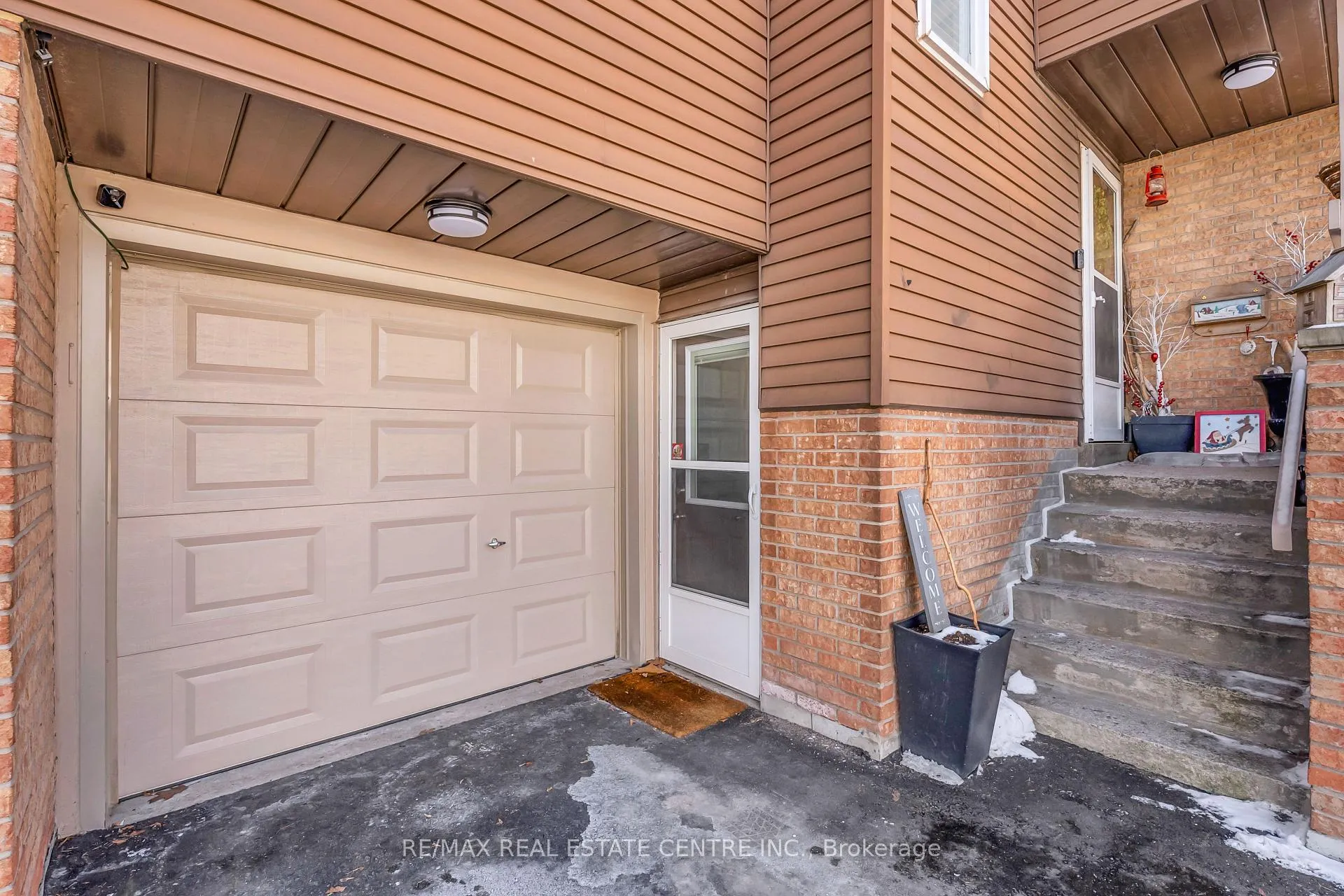 Photo 5 of 99 Lynden Circle, Halton Hills, Georgetown — HOMEH