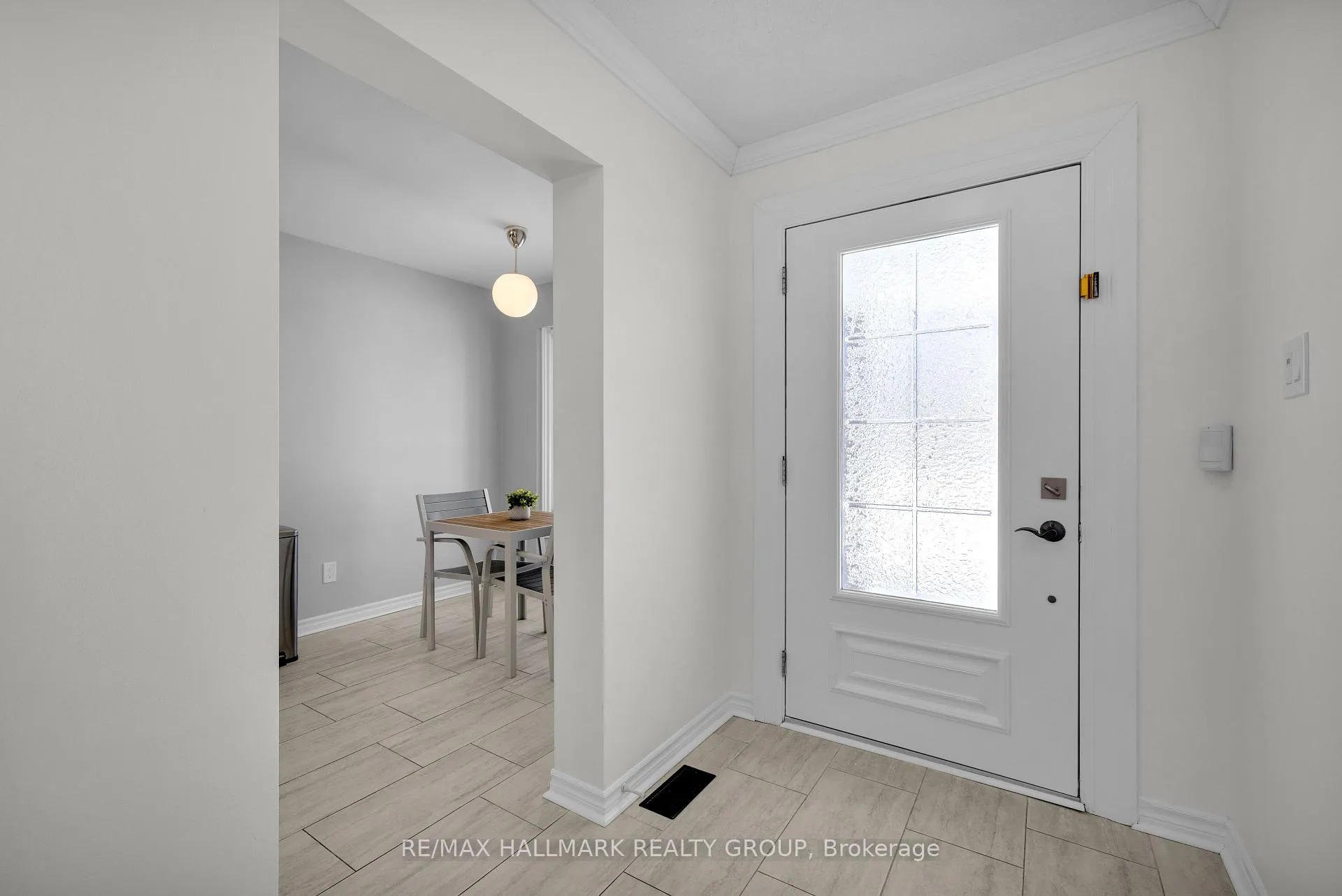 Photo 2 of 17 Glenmoriston Avenue, Ottawa, Kanata - Glencairn/Hazeldean — HOMEH