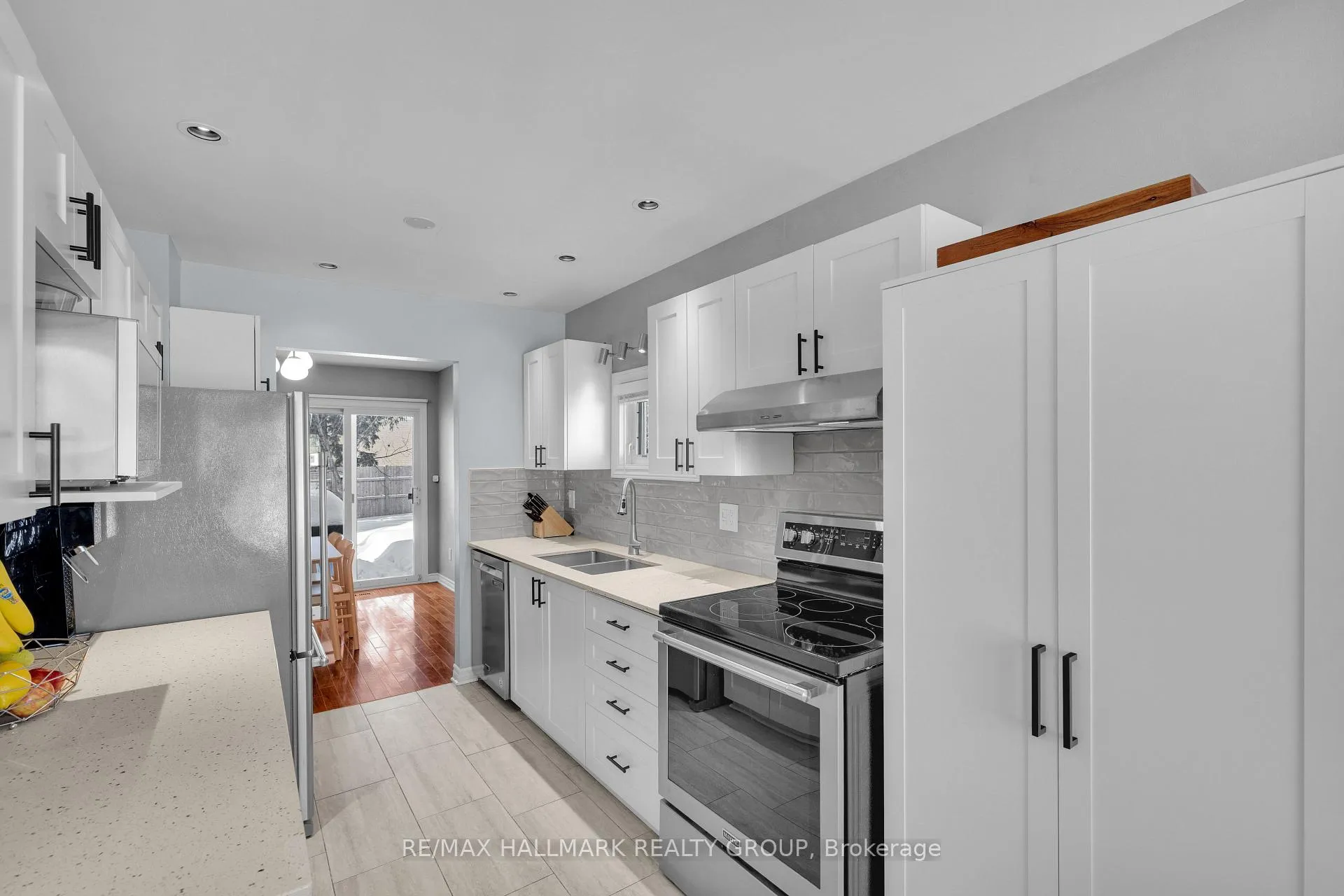 Photo 4 of 17 Glenmoriston Avenue, Ottawa, Kanata - Glencairn/Hazeldean — HOMEH