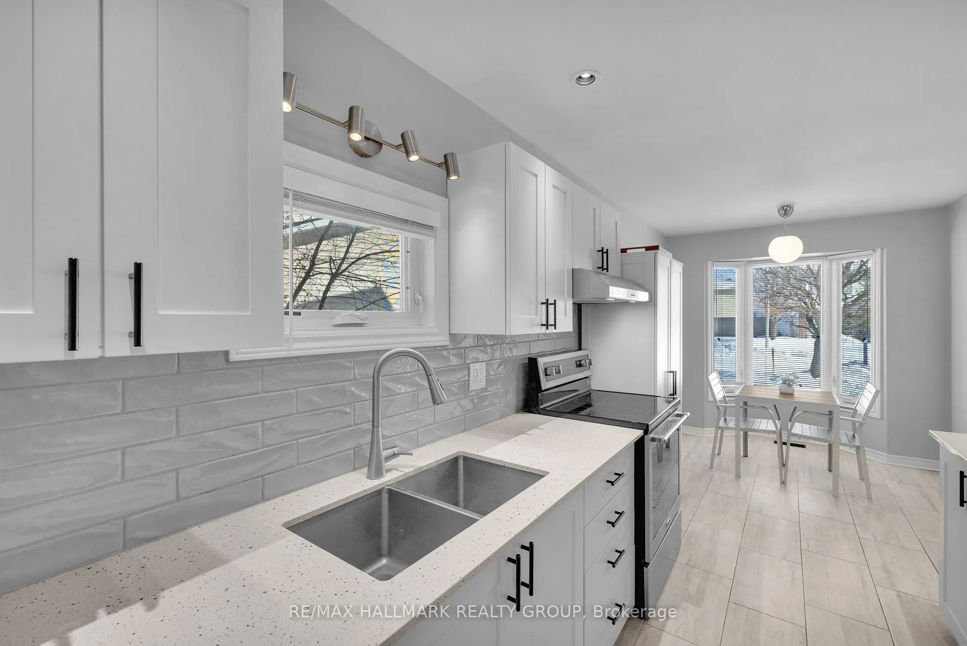 Photo 6 of 17 Glenmoriston Avenue, Ottawa, Kanata - Glencairn/Hazeldean — HOMEH