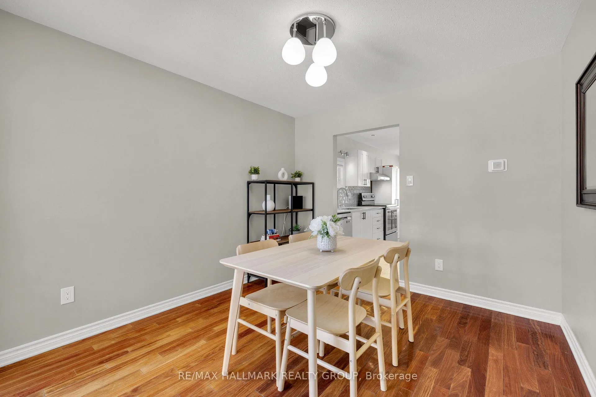 Photo 10 of 17 Glenmoriston Avenue, Ottawa, Kanata - Glencairn/Hazeldean — HOMEH