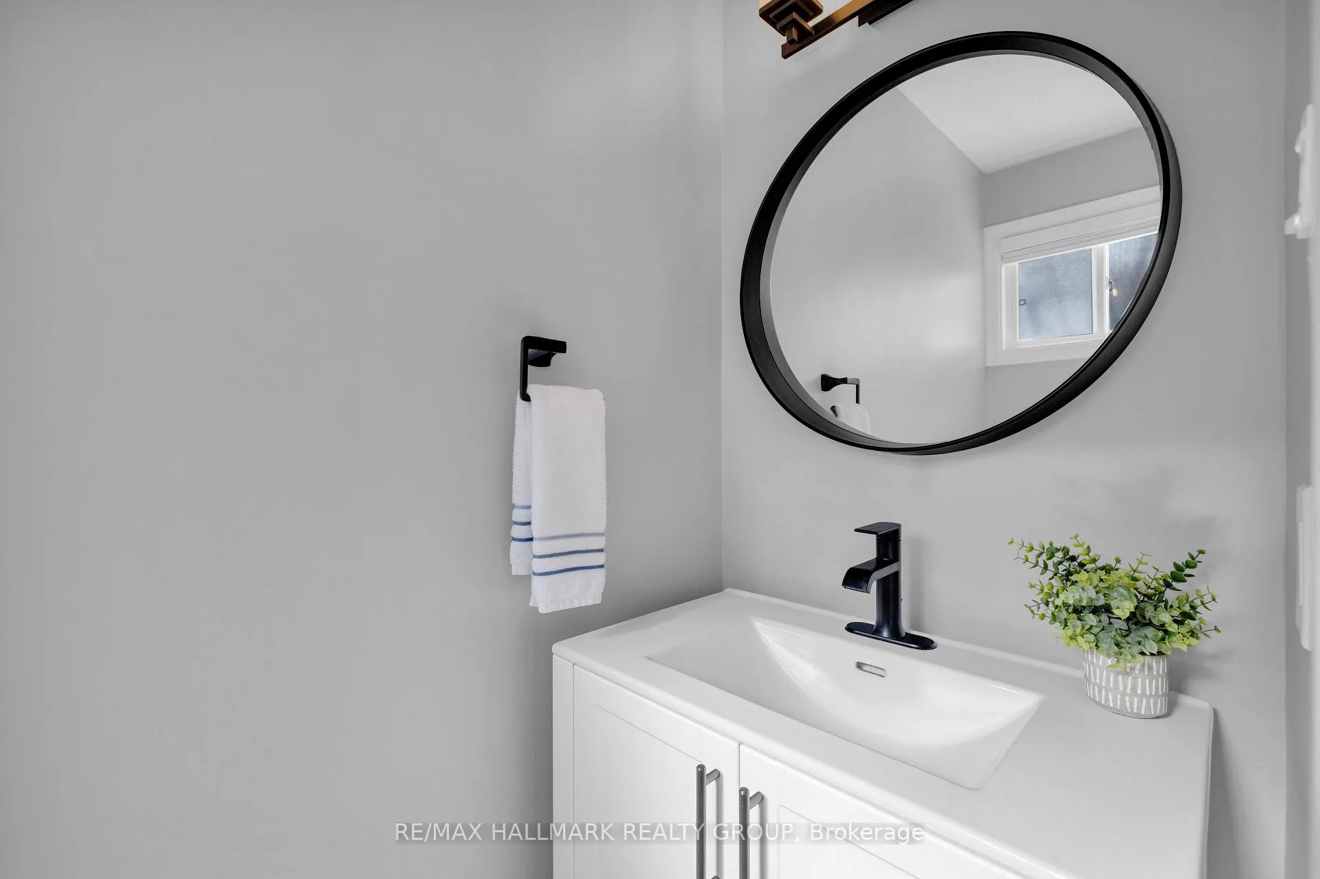 Photo 15 of 17 Glenmoriston Avenue, Ottawa, Kanata - Glencairn/Hazeldean — HOMEH