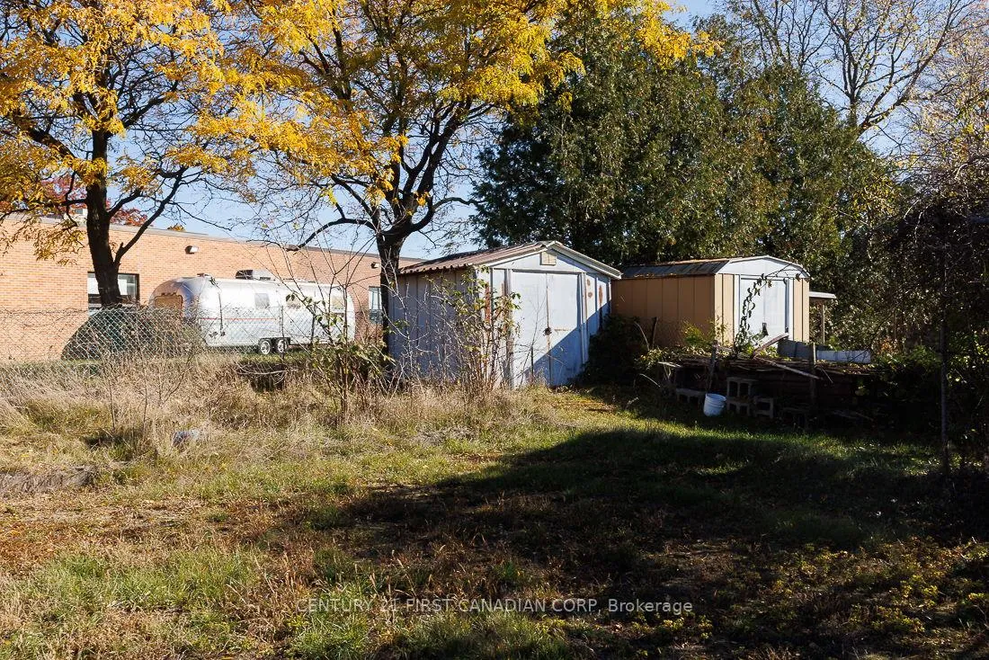 Photo 4 of 1230 Hamilton Road, London, East P — HOMEH