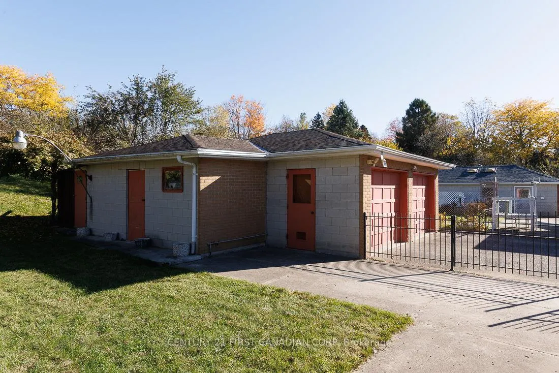 Photo 8 of 1230 Hamilton Road, London, East P — HOMEH