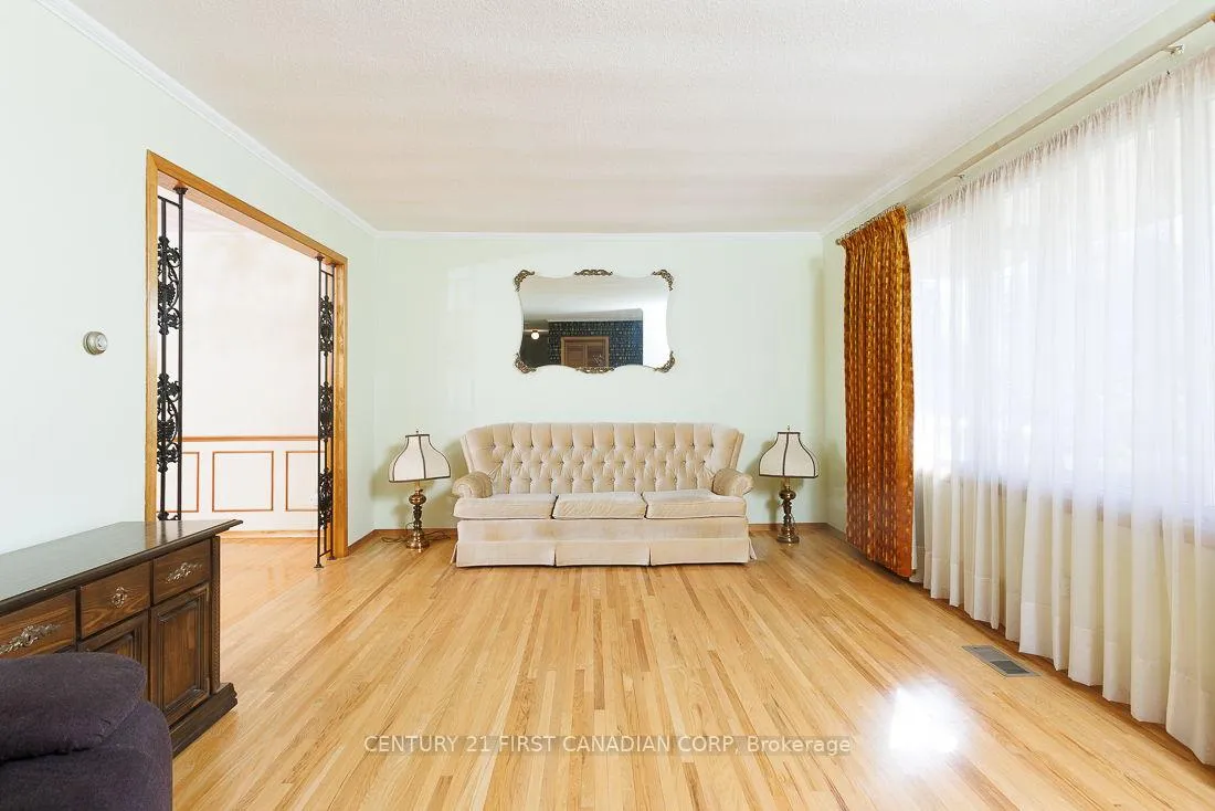 Photo 13 of 1230 Hamilton Road, London, East P — HOMEH