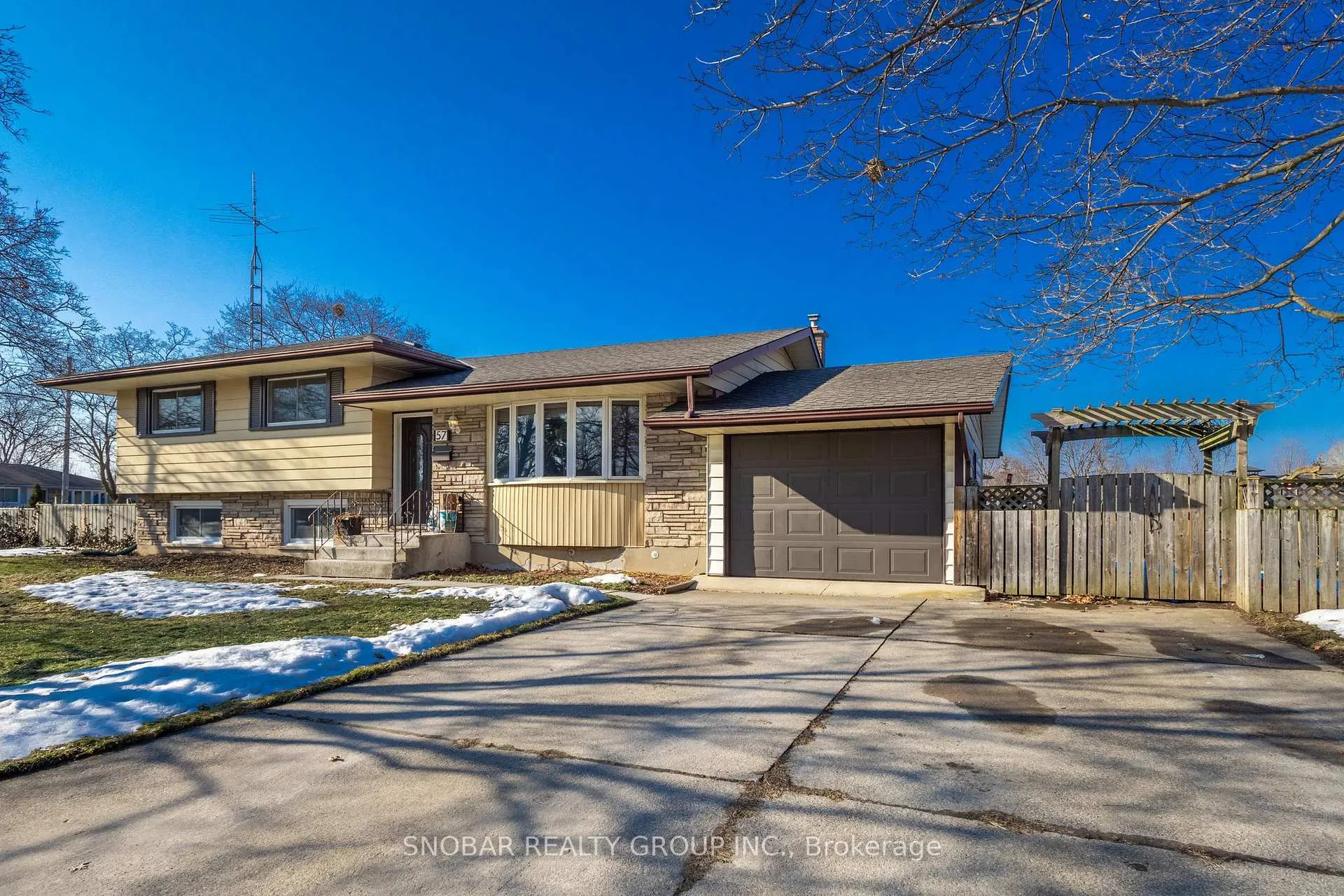 Photo 2 of 57 Alexandra Boulevard, St. Catharines, Secord Woods — HOMEH
