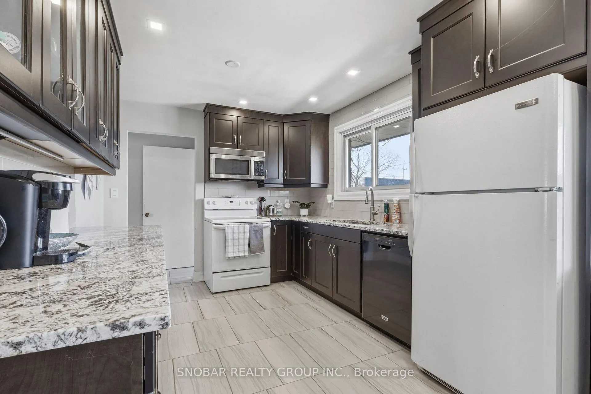Photo 7 of 57 Alexandra Boulevard, St. Catharines, Secord Woods — HOMEH
