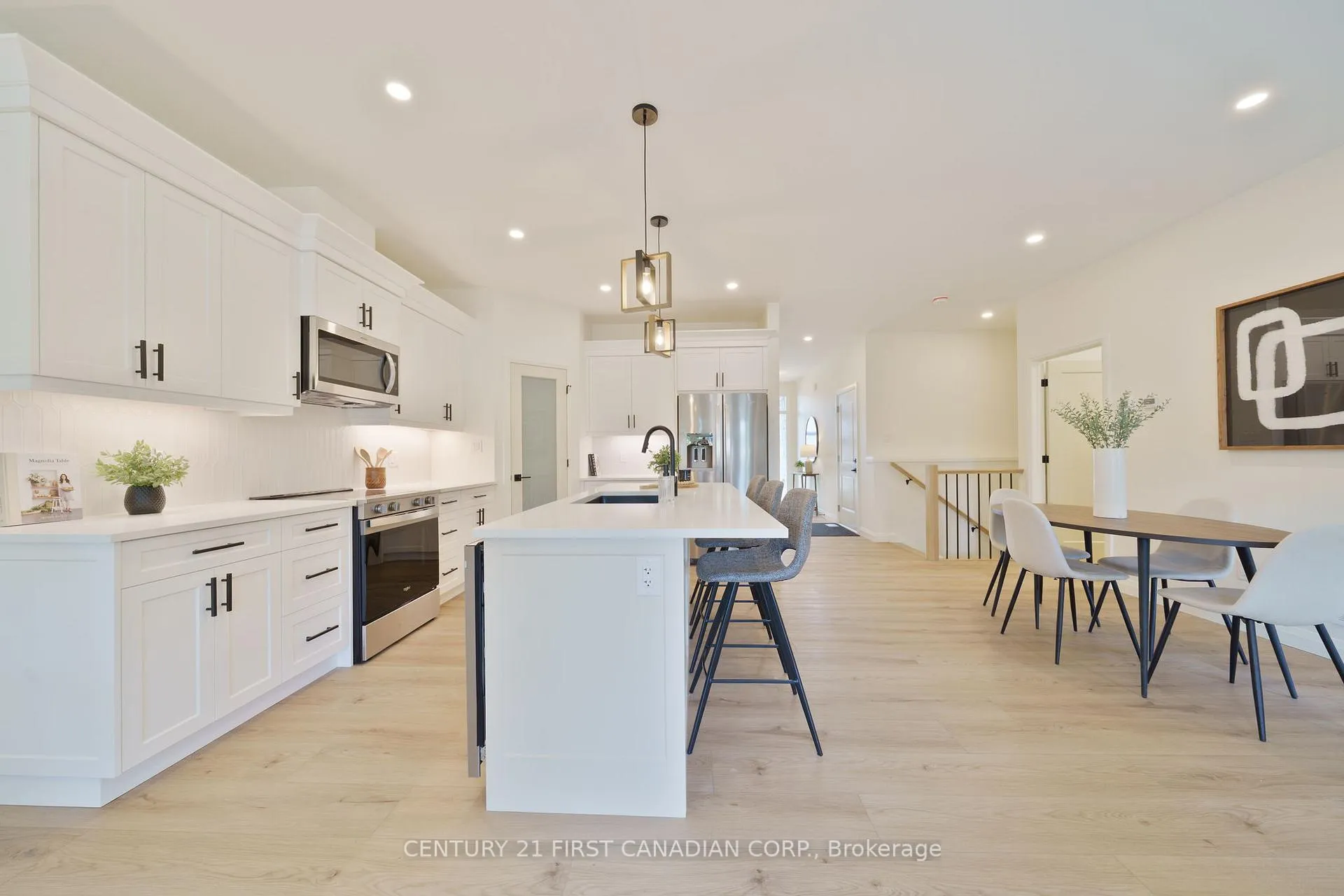 Photo 11 of Unit 6, 32 Postma Street, North Middlesex, Ailsa Craig — HOMEH