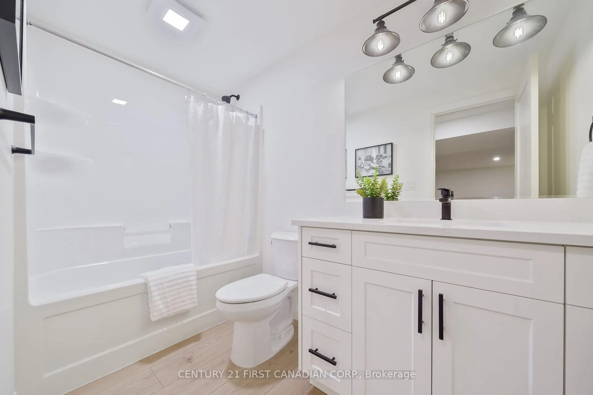 Photo 30 of Unit 6, 32 Postma Street, North Middlesex, Ailsa Craig — HOMEH