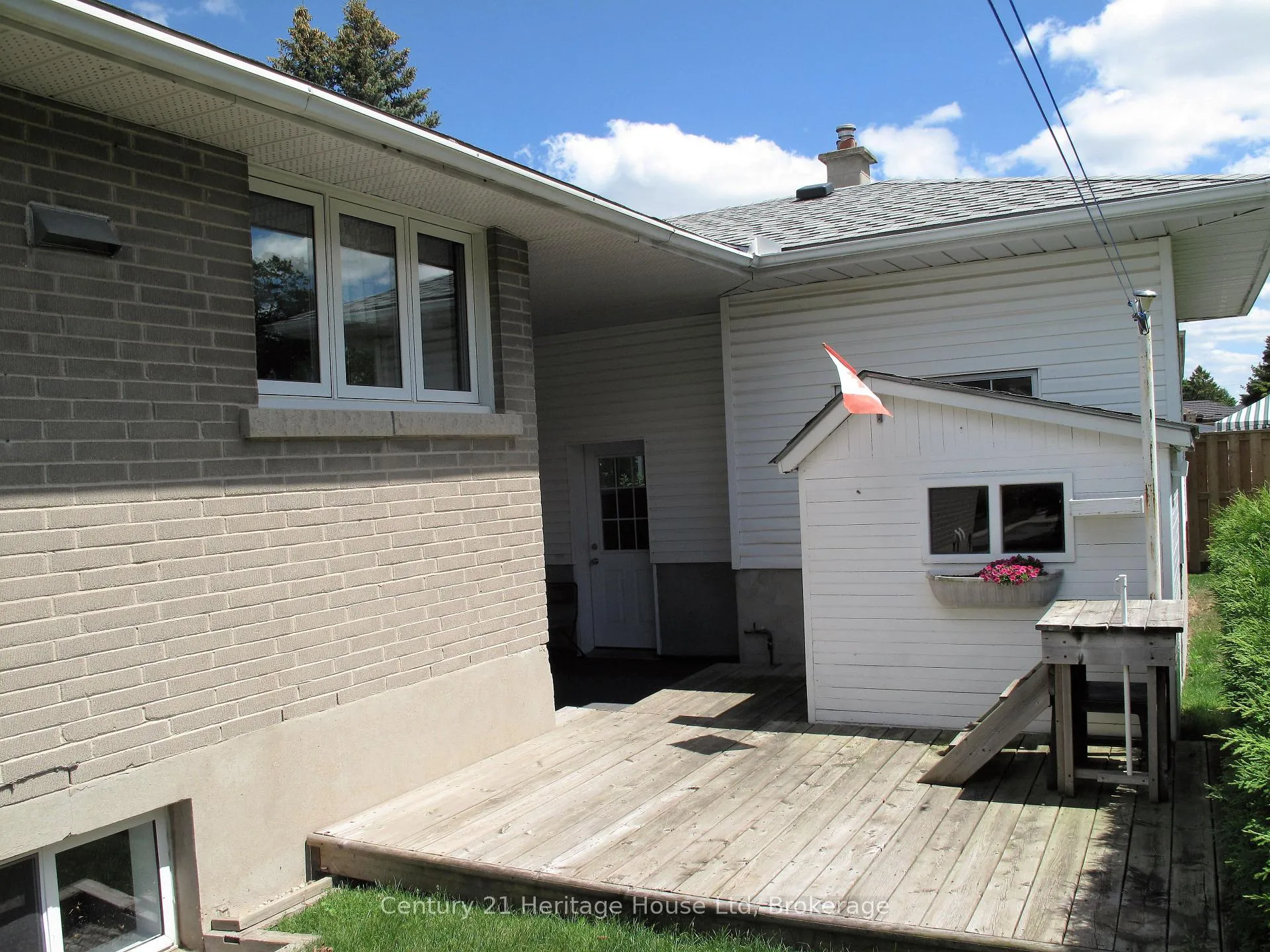 Photo 3 of 22 Louisa Drive, Guelph, St. George's — HOMEH