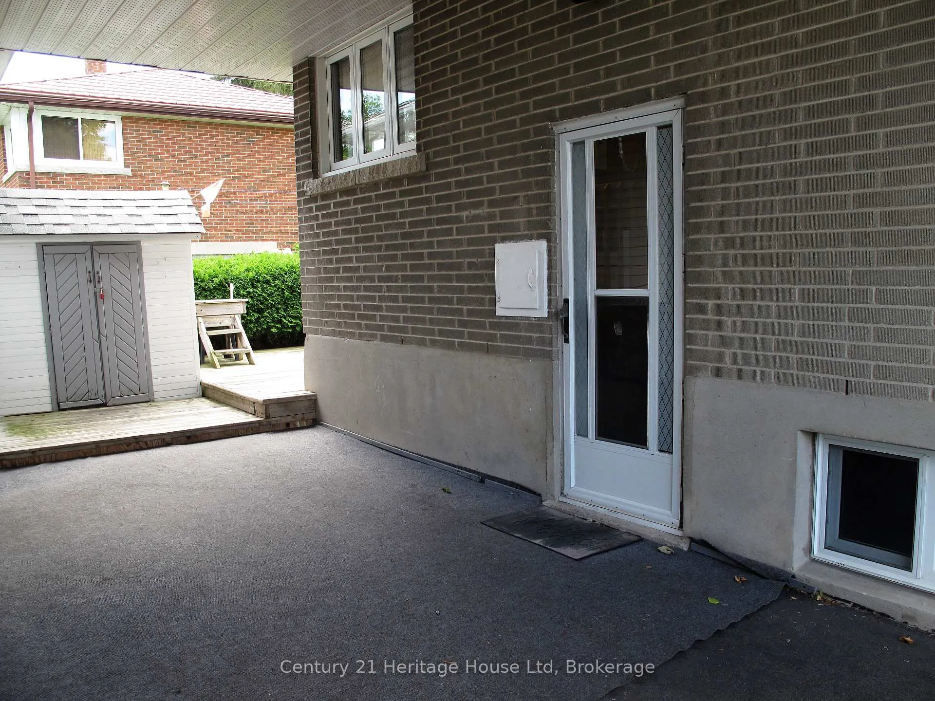 Photo 4 of 22 Louisa Drive, Guelph, St. George's — HOMEH