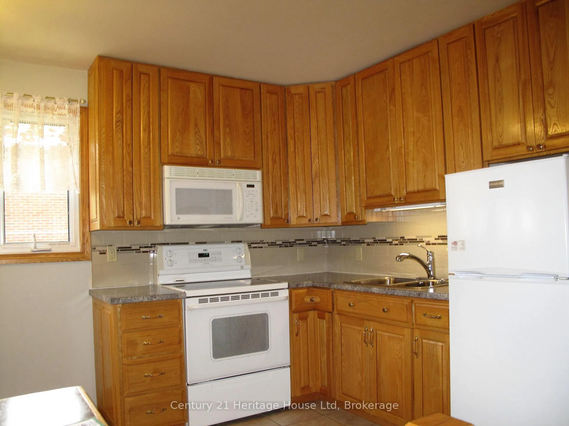 Photo 5 of 22 Louisa Drive, Guelph, St. George's — HOMEH