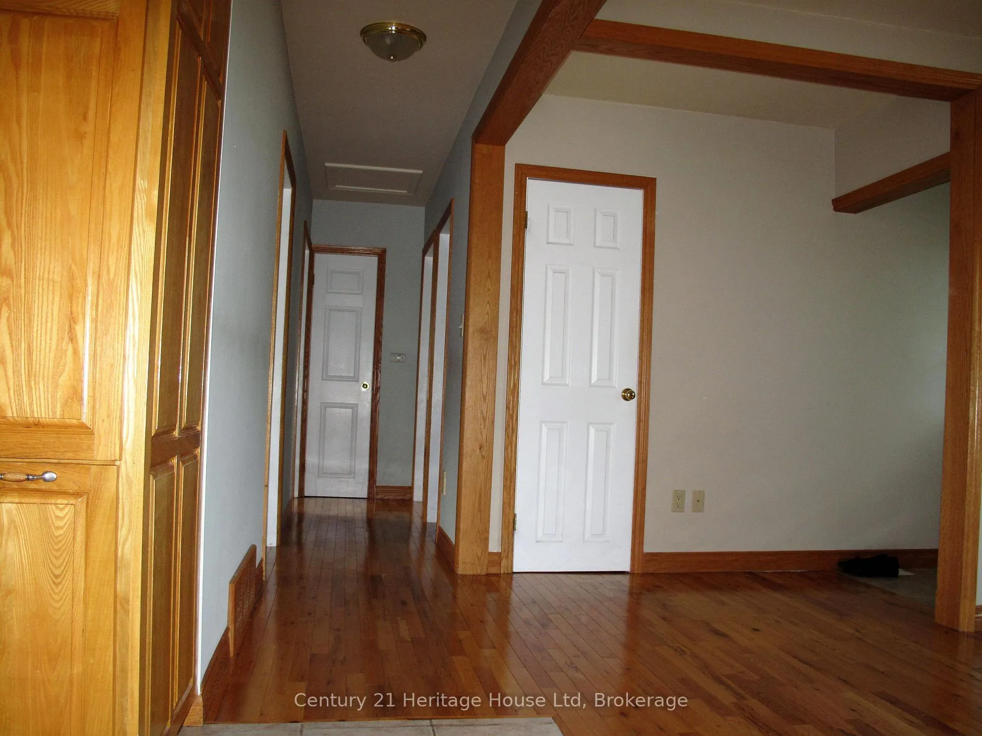 Photo 8 of 22 Louisa Drive, Guelph, St. George's — HOMEH