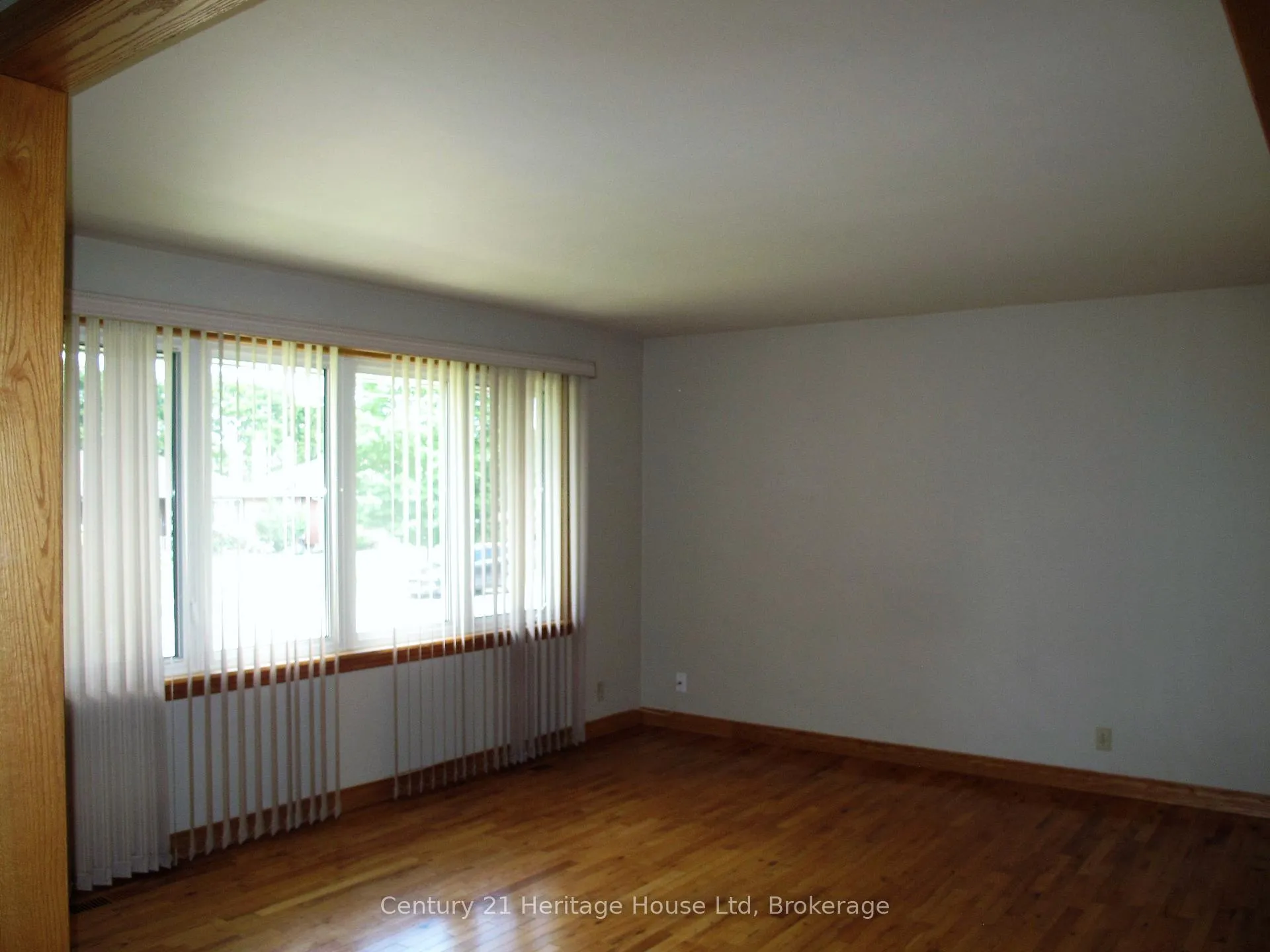 Photo 10 of 22 Louisa Drive, Guelph, St. George's — HOMEH