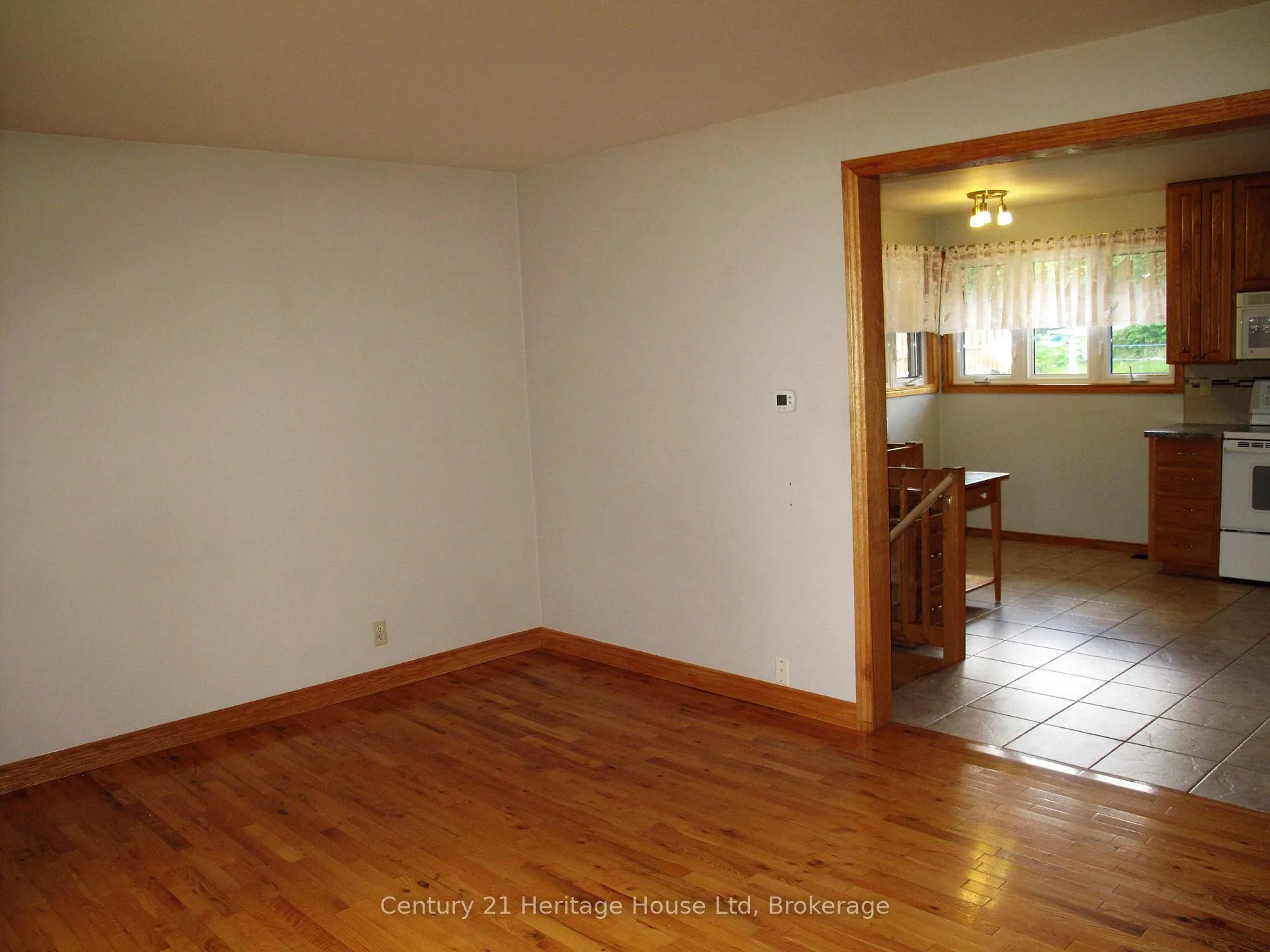 Photo 11 of 22 Louisa Drive, Guelph, St. George's — HOMEH