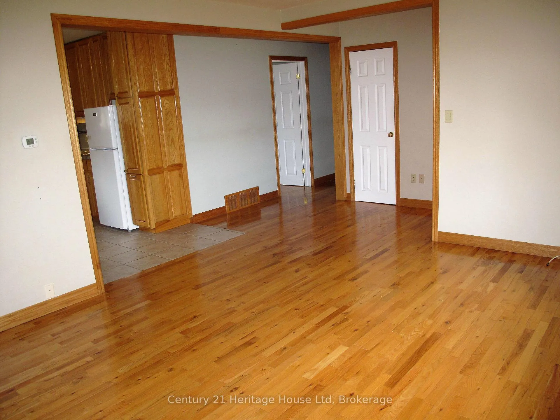Photo 12 of 22 Louisa Drive, Guelph, St. George's — HOMEH
