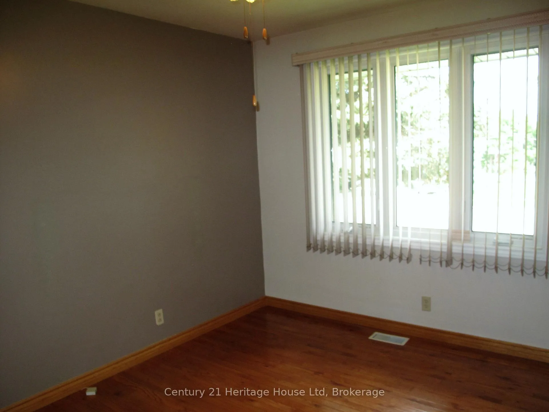 Photo 15 of 22 Louisa Drive, Guelph, St. George's — HOMEH