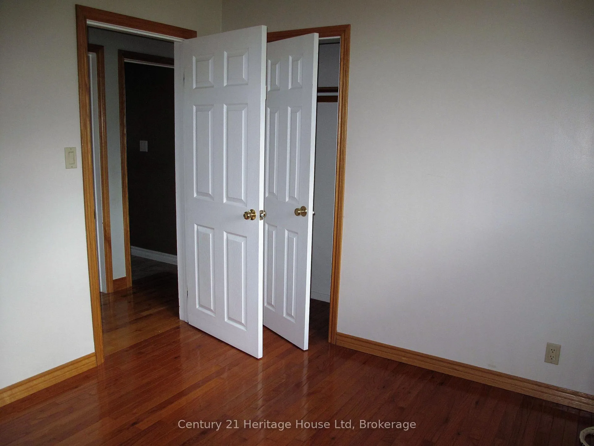 Photo 16 of 22 Louisa Drive, Guelph, St. George's — HOMEH