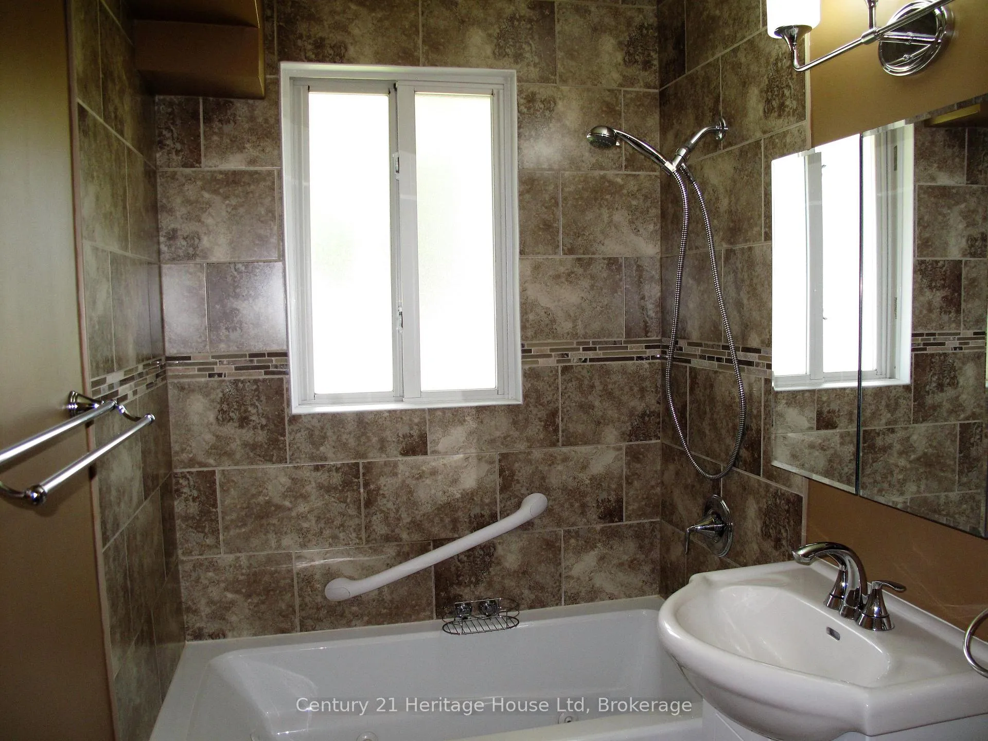 Photo 17 of 22 Louisa Drive, Guelph, St. George's — HOMEH