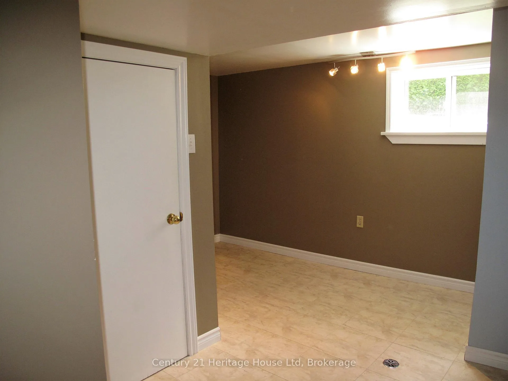Photo 18 of 22 Louisa Drive, Guelph, St. George's — HOMEH