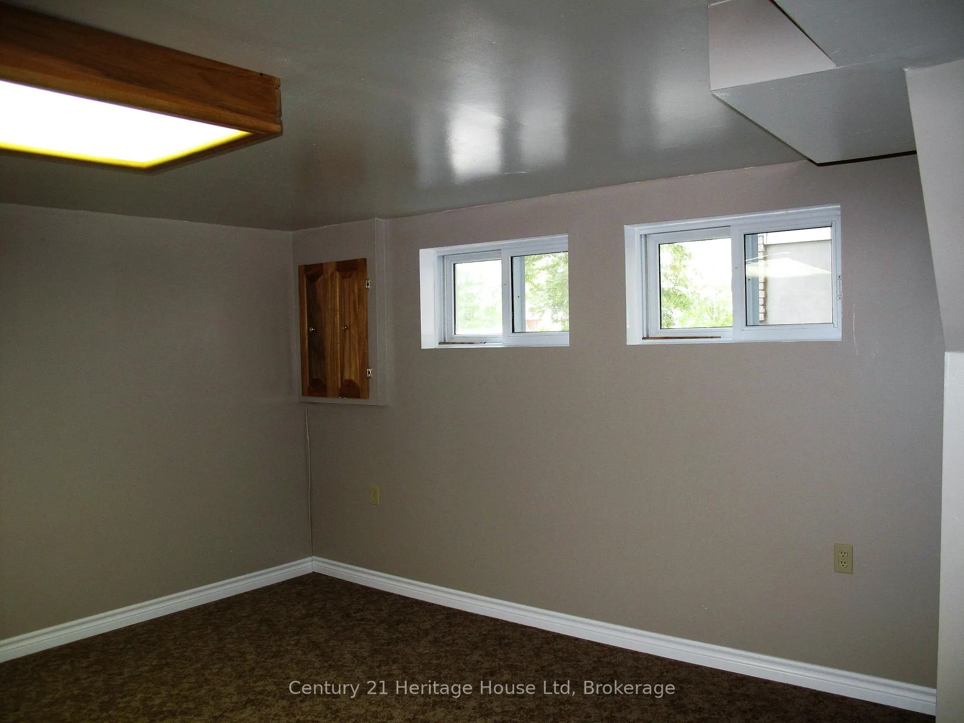 Photo 23 of 22 Louisa Drive, Guelph, St. George's — HOMEH