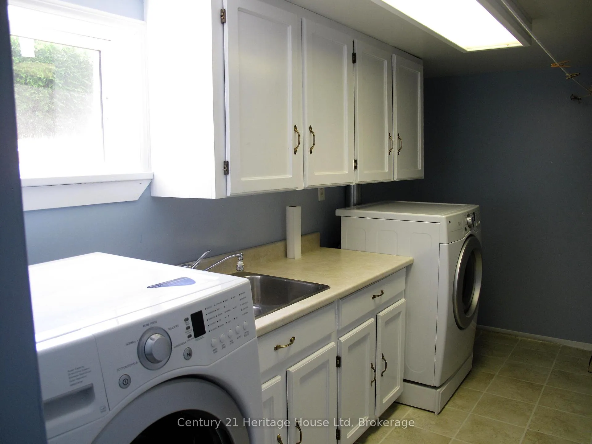 Photo 28 of 22 Louisa Drive, Guelph, St. George's — HOMEH