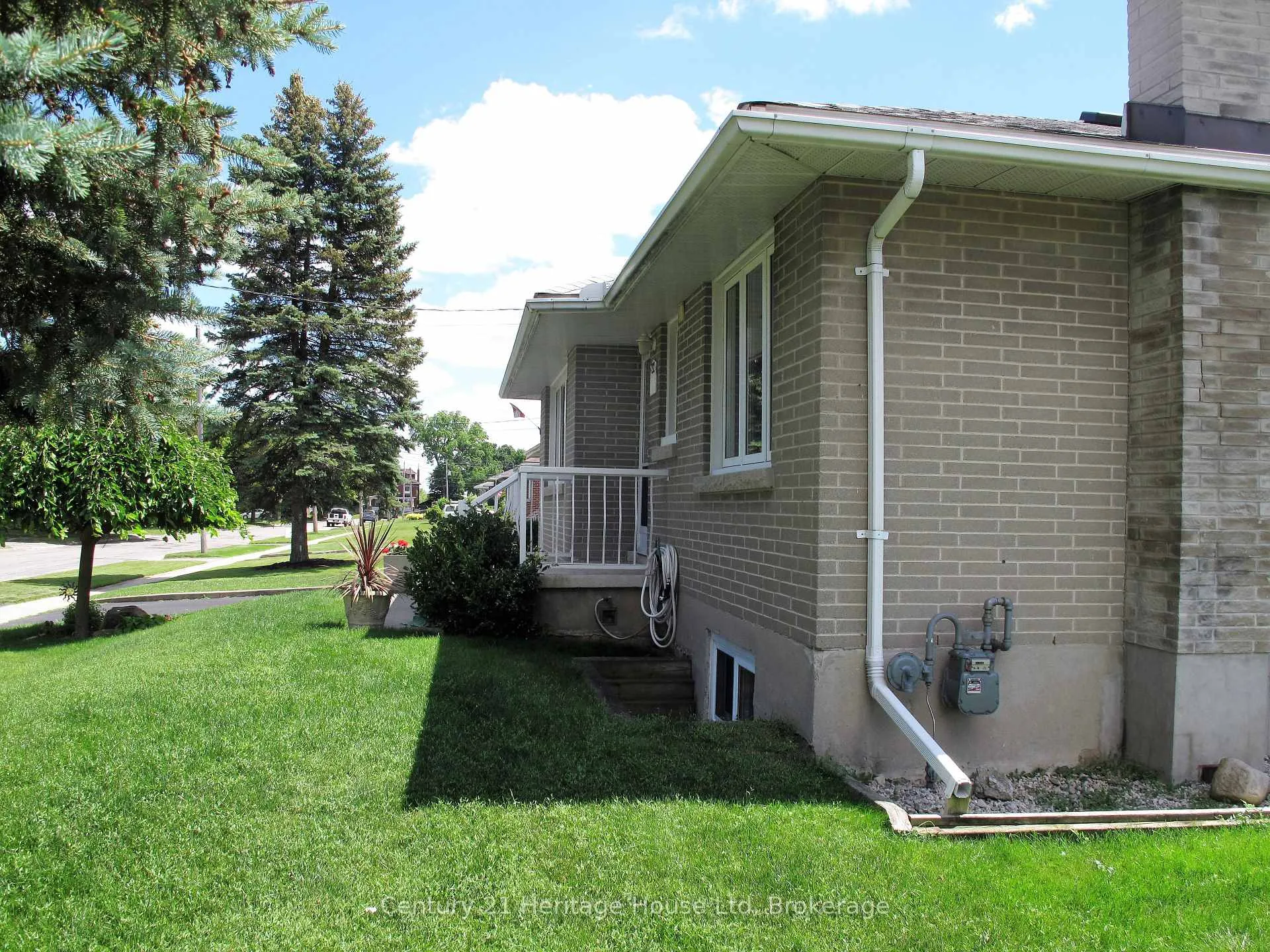 Photo 32 of 22 Louisa Drive, Guelph, St. George's — HOMEH