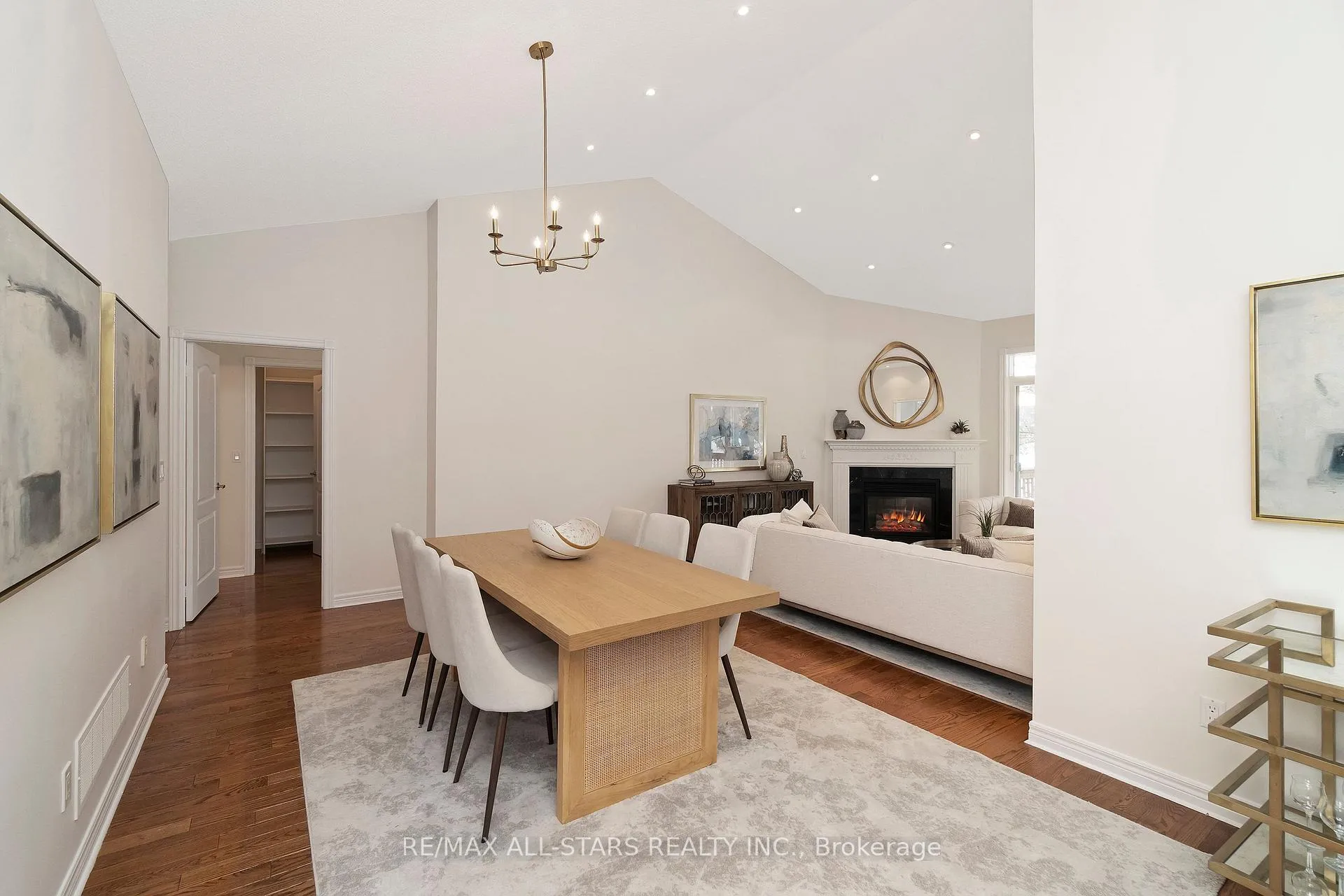 Photo 4 of 18 Pinehurst Club Way, Markham, Greensborough — HOMEH