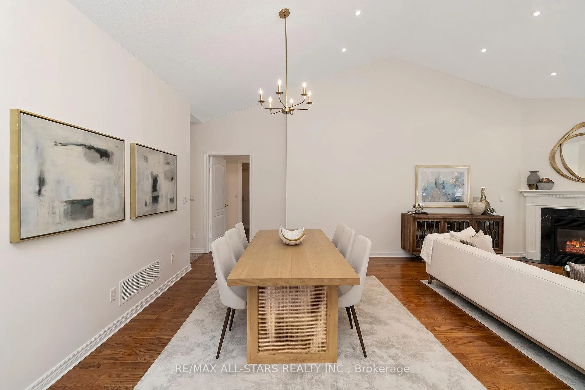 Photo 5 of 18 Pinehurst Club Way, Markham, Greensborough — HOMEH