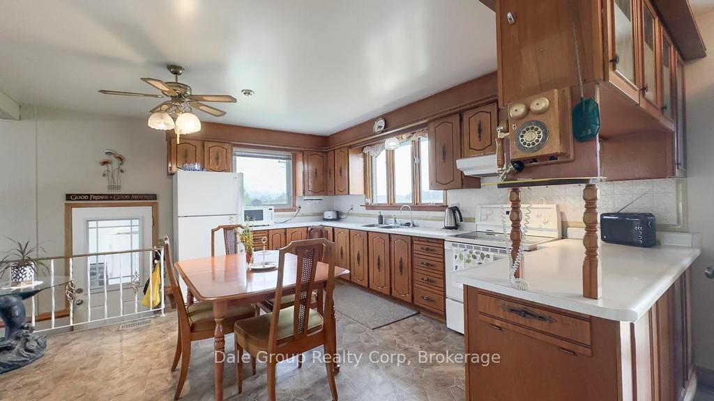 Photo 4 of 79920 Front Road, Huron East, Tuckersmith — HOMEH
