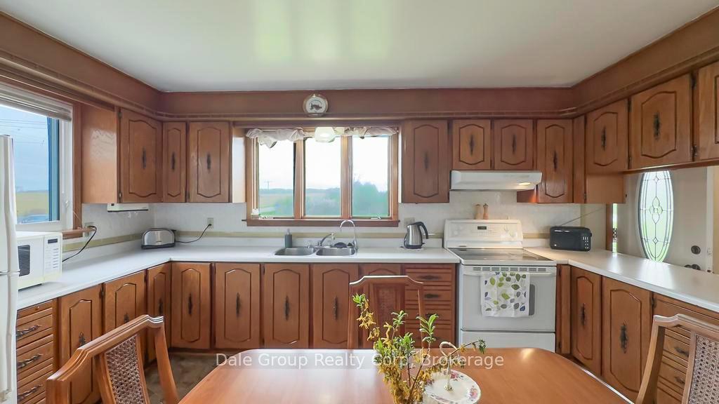 Photo 5 of 79920 Front Road, Huron East, Tuckersmith — HOMEH