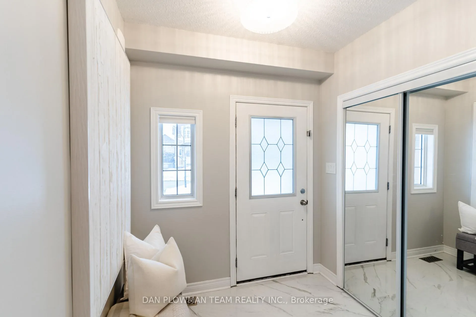 Photo 3 of 27 McCourt Drive, Ajax, South East — HOMEH