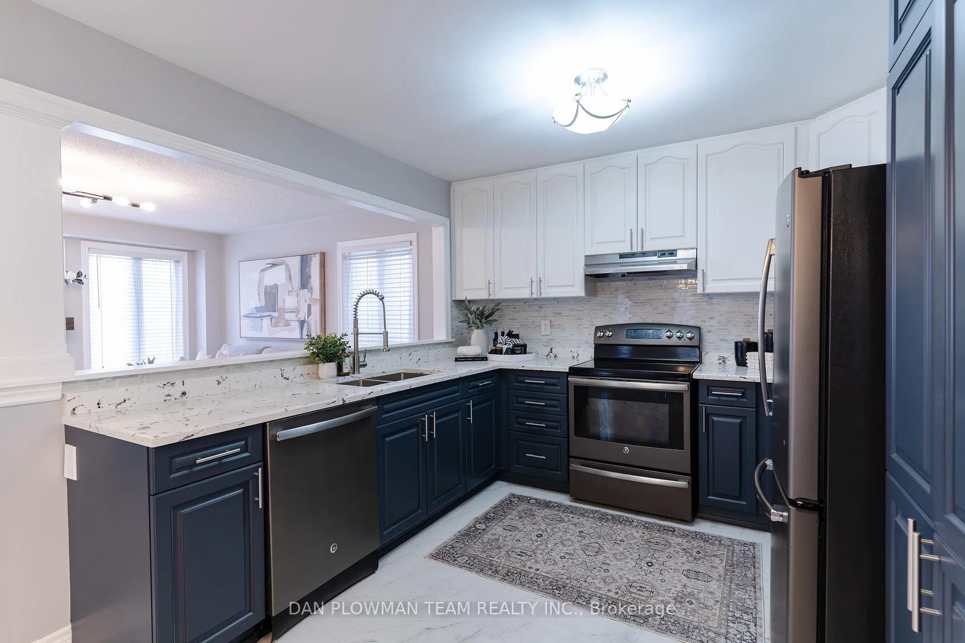 Photo 8 of 27 McCourt Drive, Ajax, South East — HOMEH