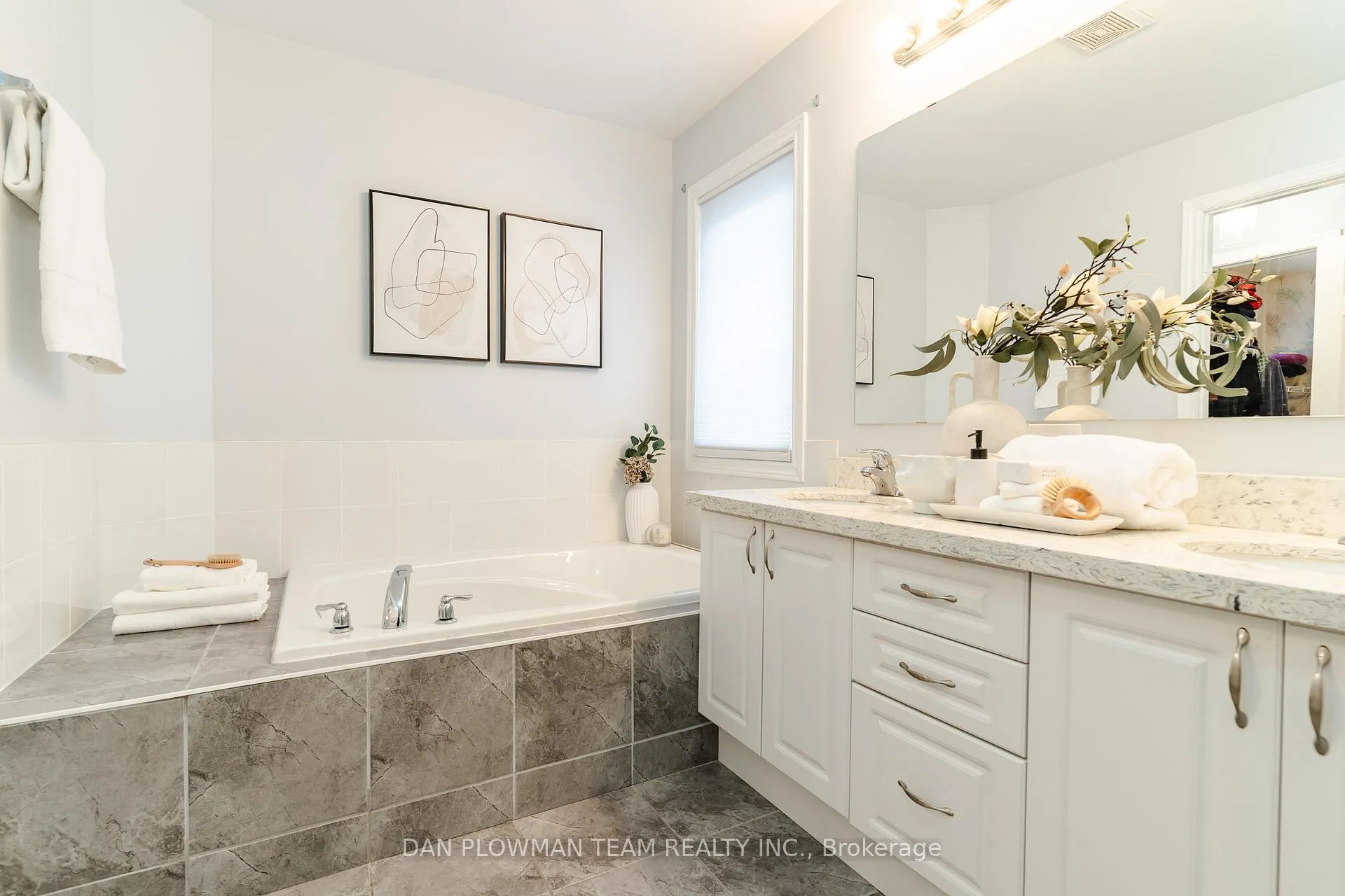 Photo 26 of 27 McCourt Drive, Ajax, South East — HOMEH