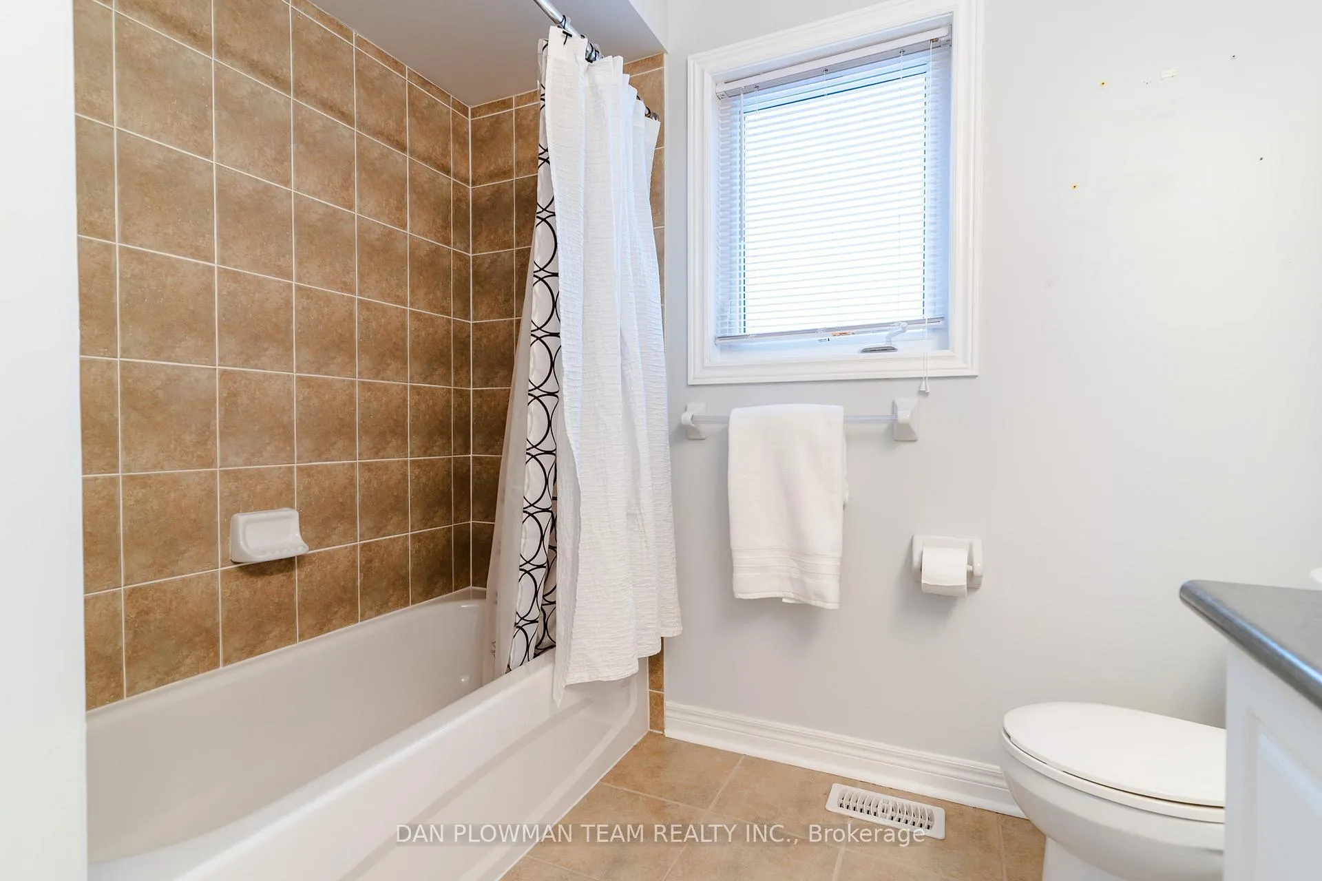 Photo 34 of 27 McCourt Drive, Ajax, South East — HOMEH