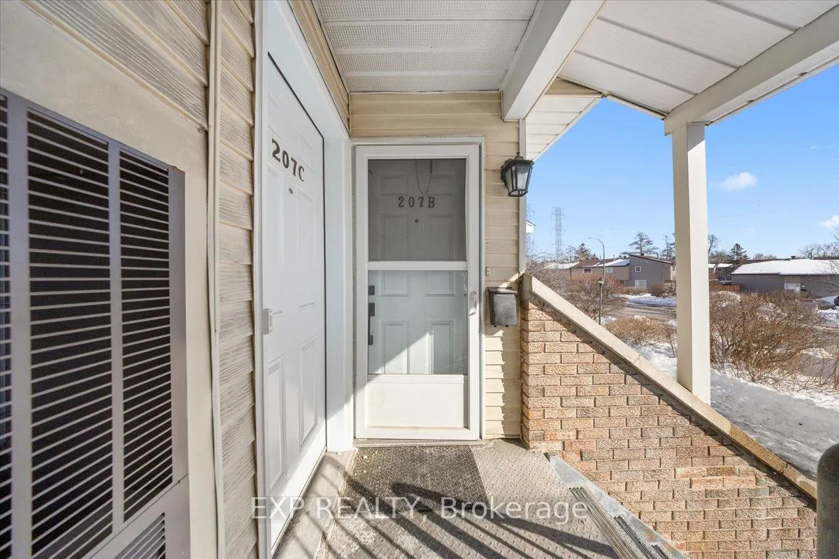Photo 2 of Unit B, 207 Woodfield Drive, Ottawa, Tanglewood — HOMEH
