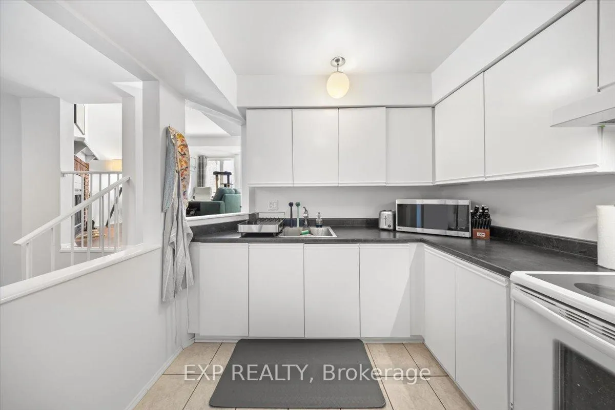 Photo 11 of Unit B, 207 Woodfield Drive, Ottawa, Tanglewood — HOMEH