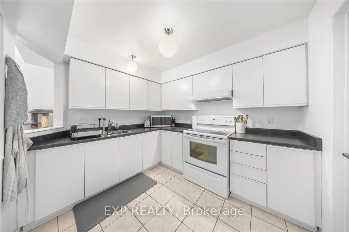 Photo 12 of Unit B, 207 Woodfield Drive, Ottawa, Tanglewood — HOMEH