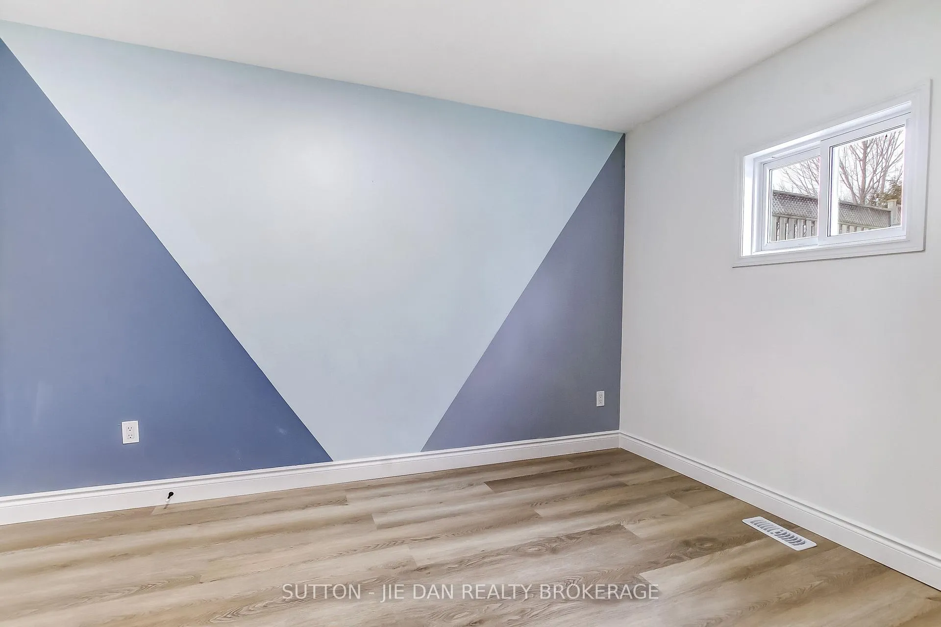 Photo 13 of 12 Field Road, London, South V — HOMEH
