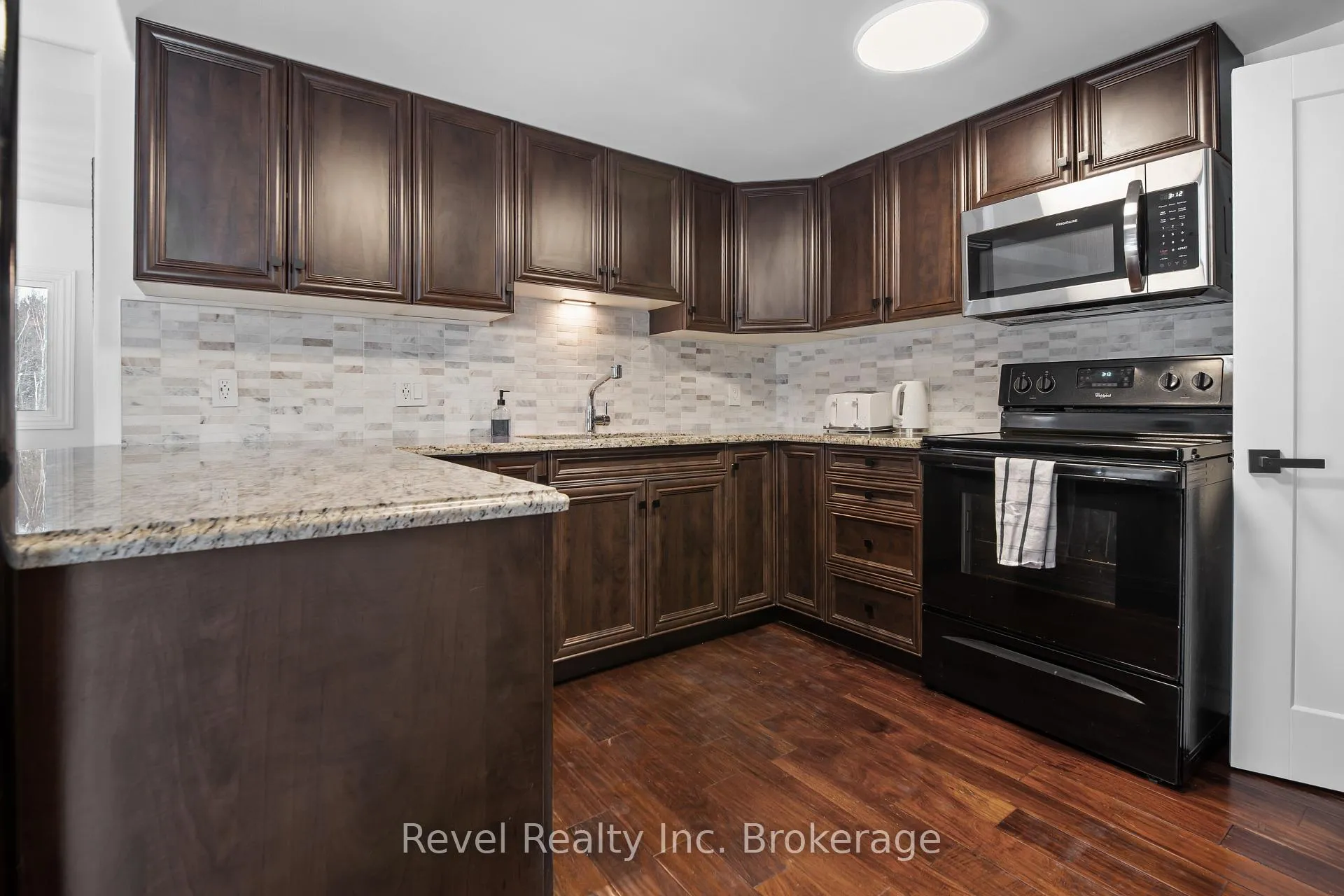 Photo 11 of 687 Oakwood Road, Powassan — HOMEH